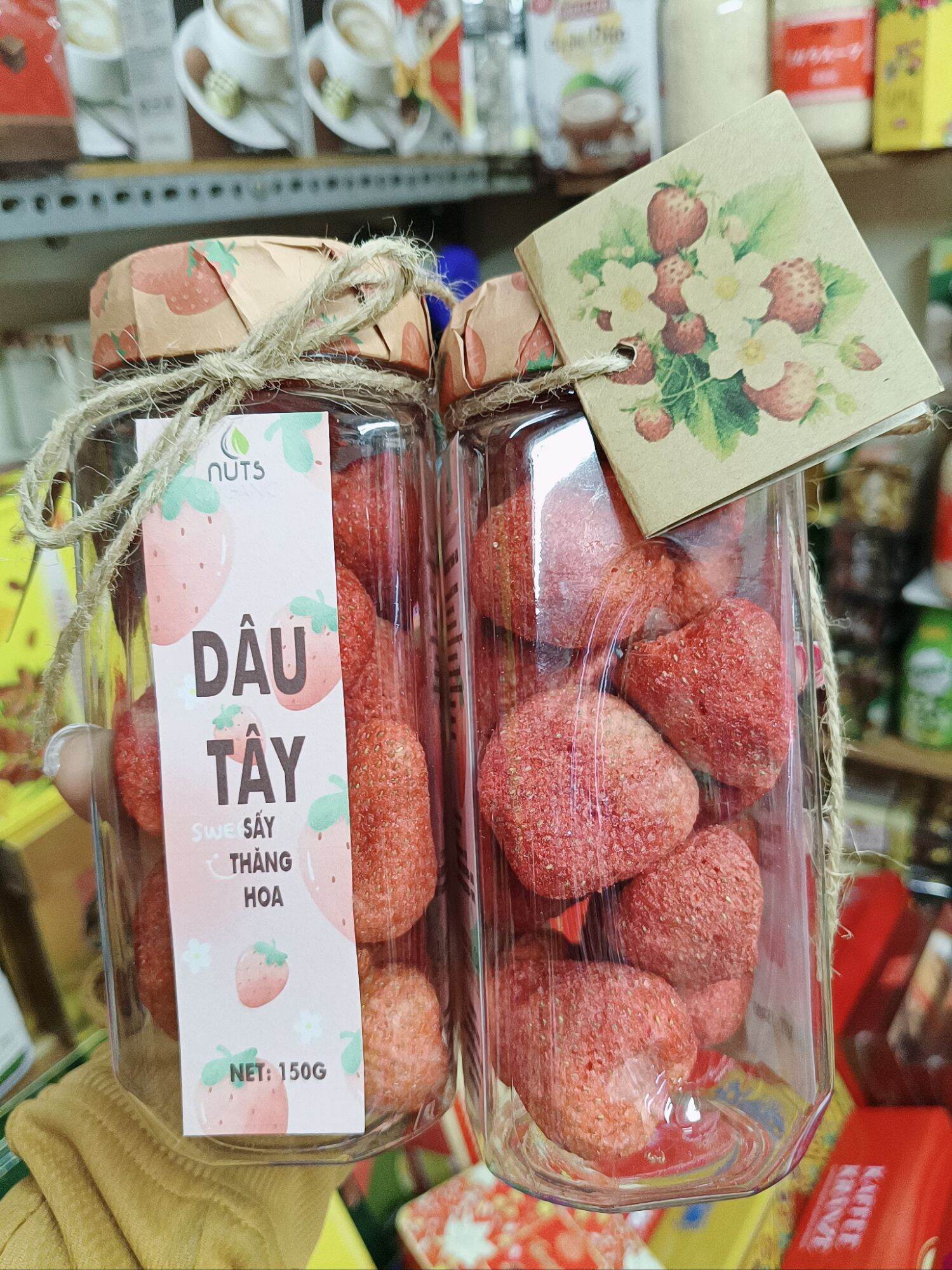Dâu tây sấy giòn chua chua ngọt ngọt 150g