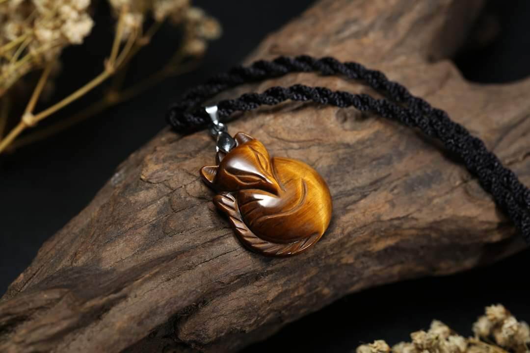 Vòng cổ cửu vỹ hồ ly mắt hổ nâu