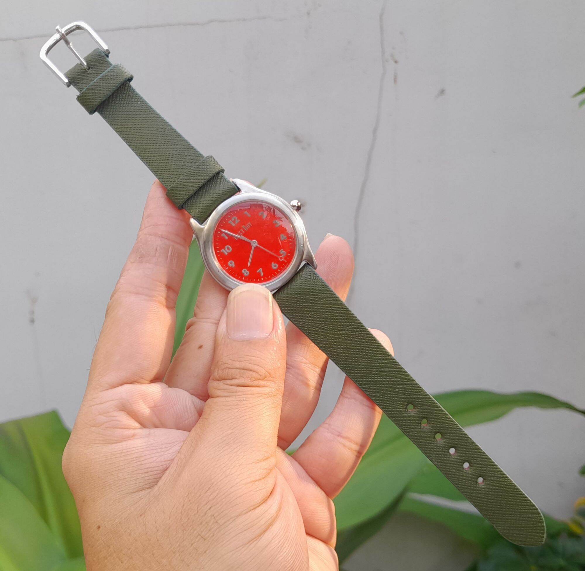 Đồng hồ Nữ EASTBOY mặt đỏ, dây xanh kute