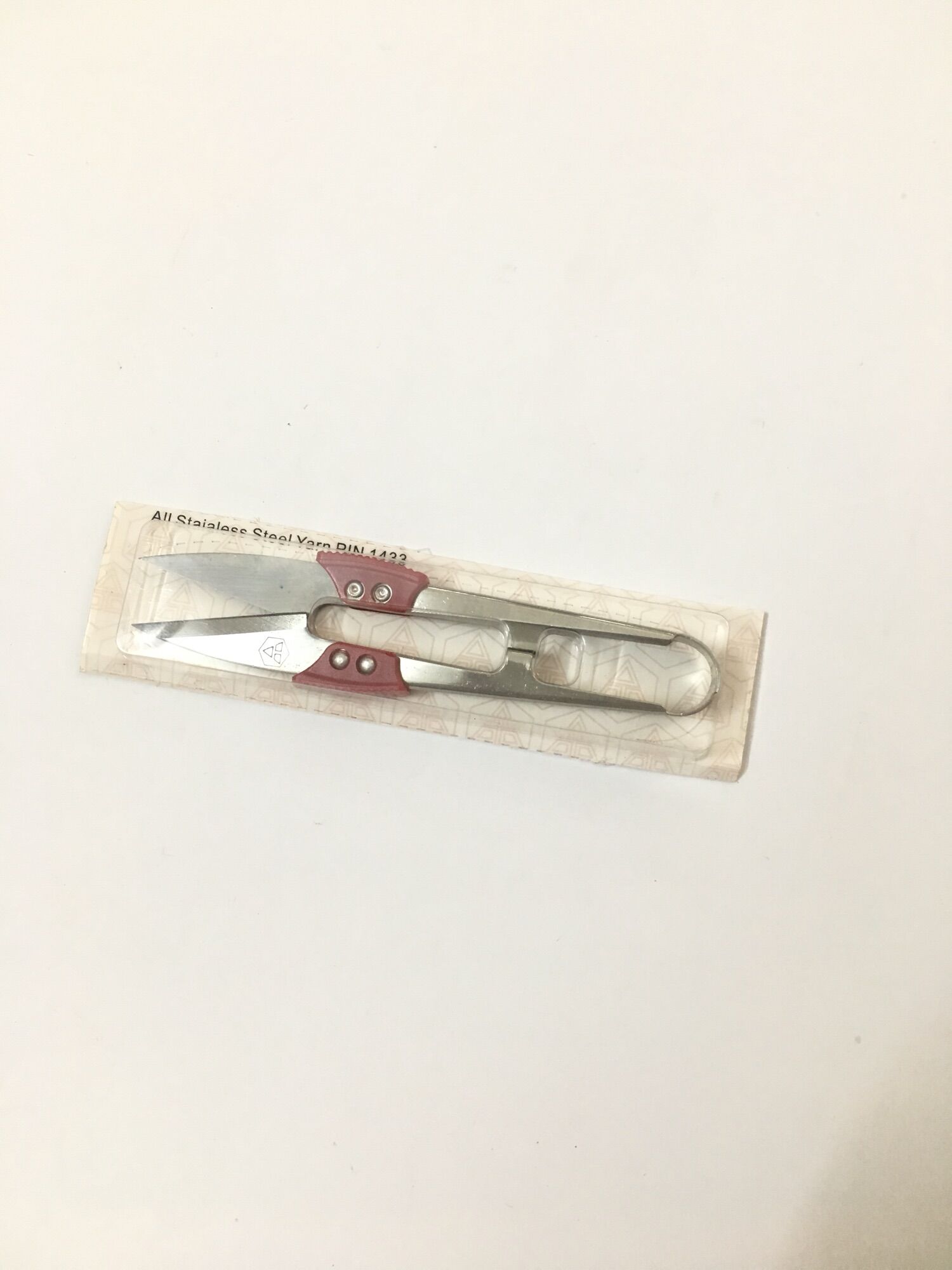 Kéo bấm chỉ inox tay nhựa đỏ hiệu pin 1433