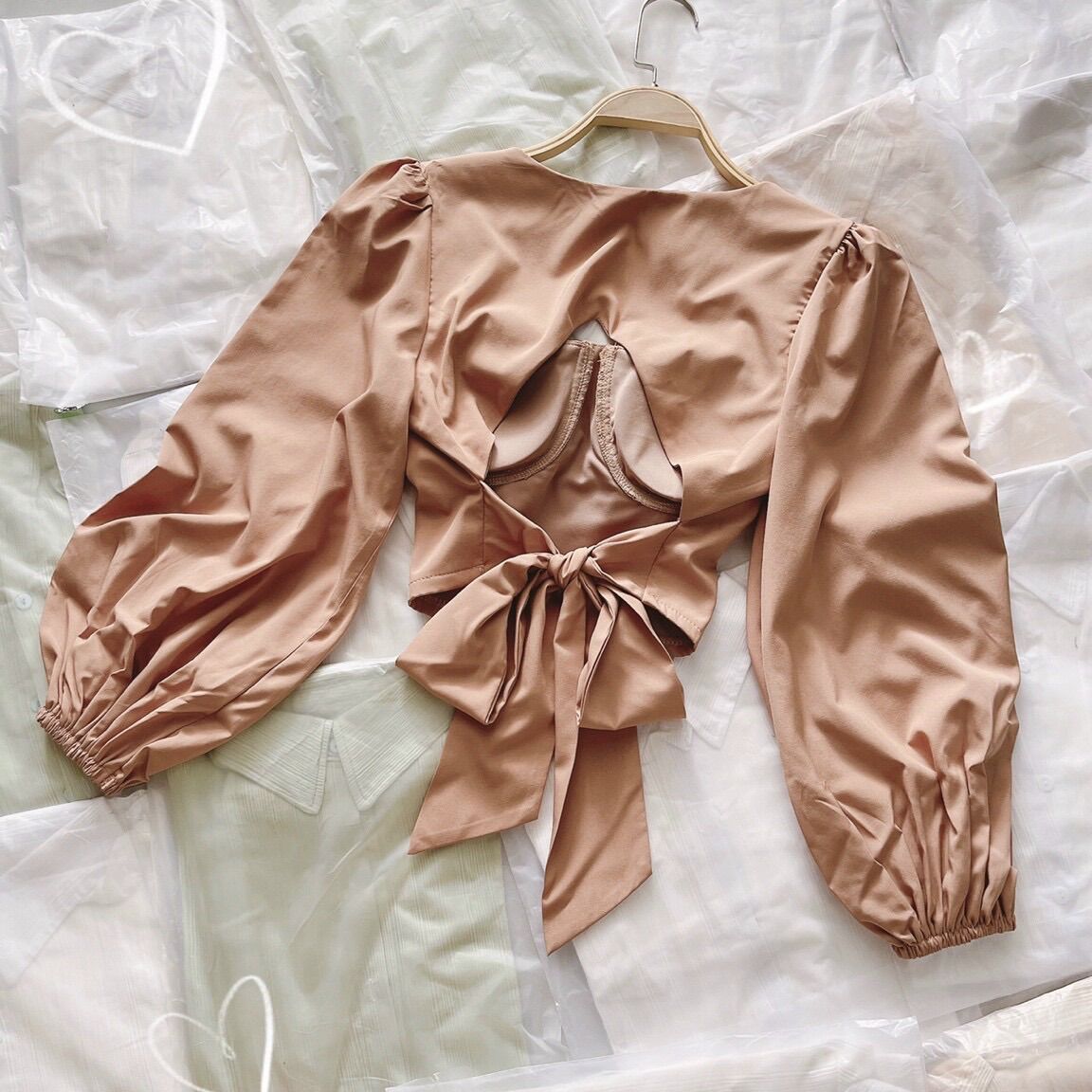 áo croptop cột nơ lưng , cúp ngực tay phồng