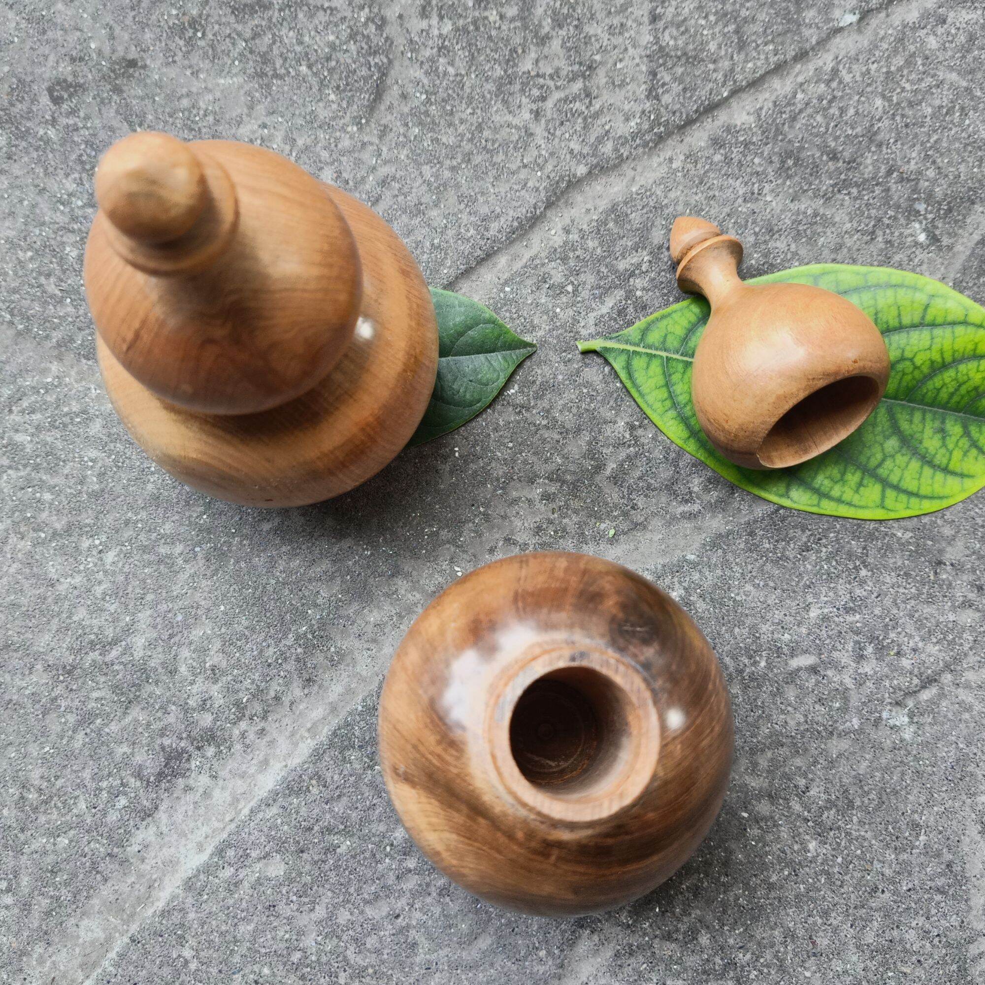Lọ đựng tăm bằng gỗ thịt (gỗ thơm bách xanh)