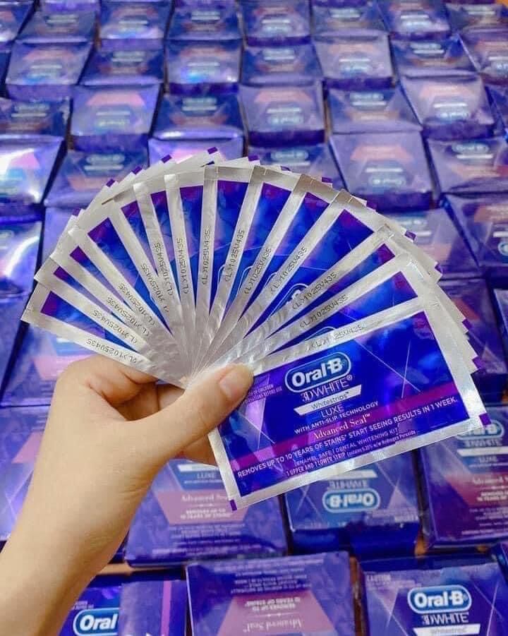 Miếng dán trắng răng Oral B 3D White Whitestrips (14 gói/hộp)
