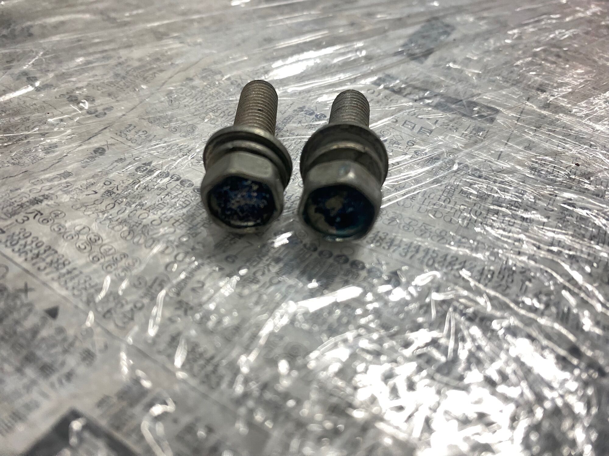 Cặp ốc gắn giò gà xe cub zin rã xe