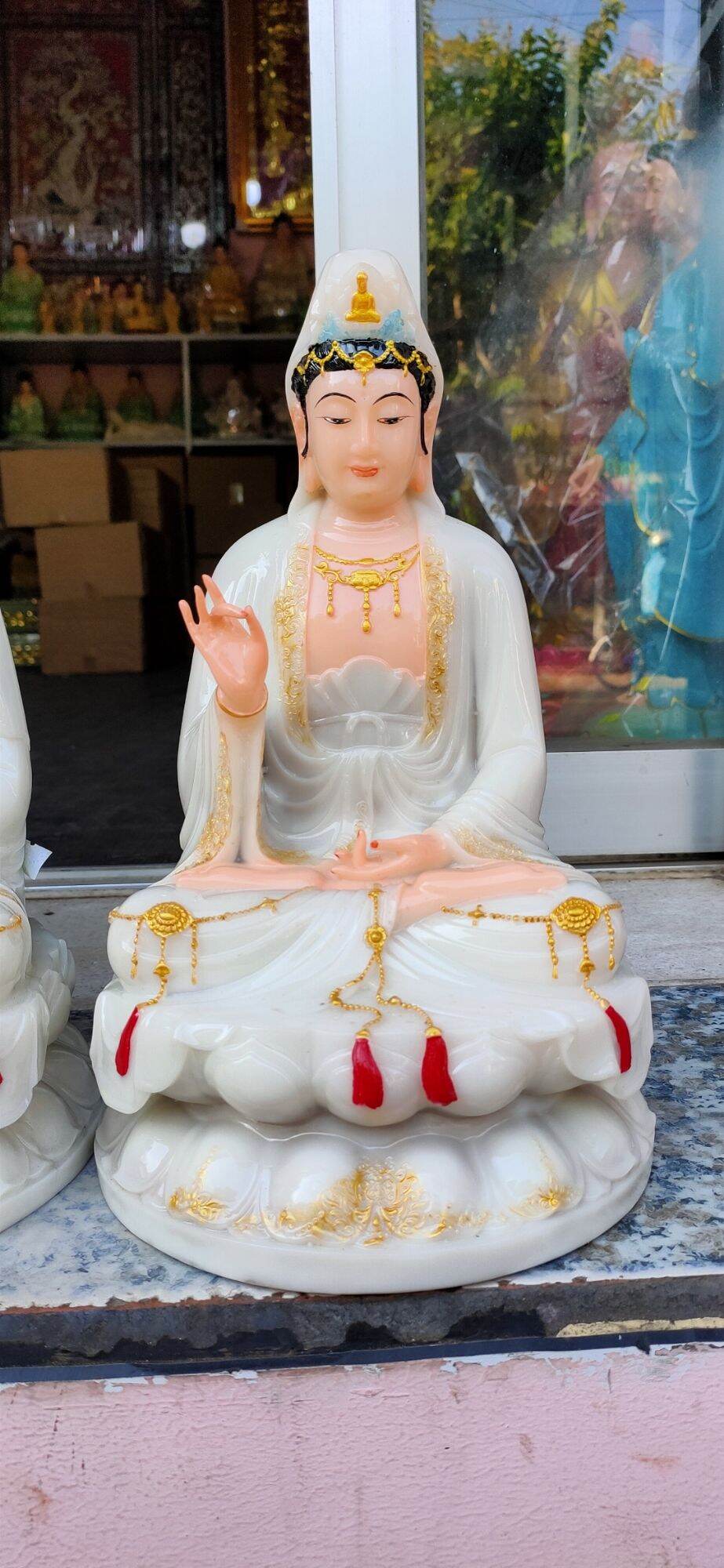 Tượng đức quan âm bồ tát cao 30 cm.