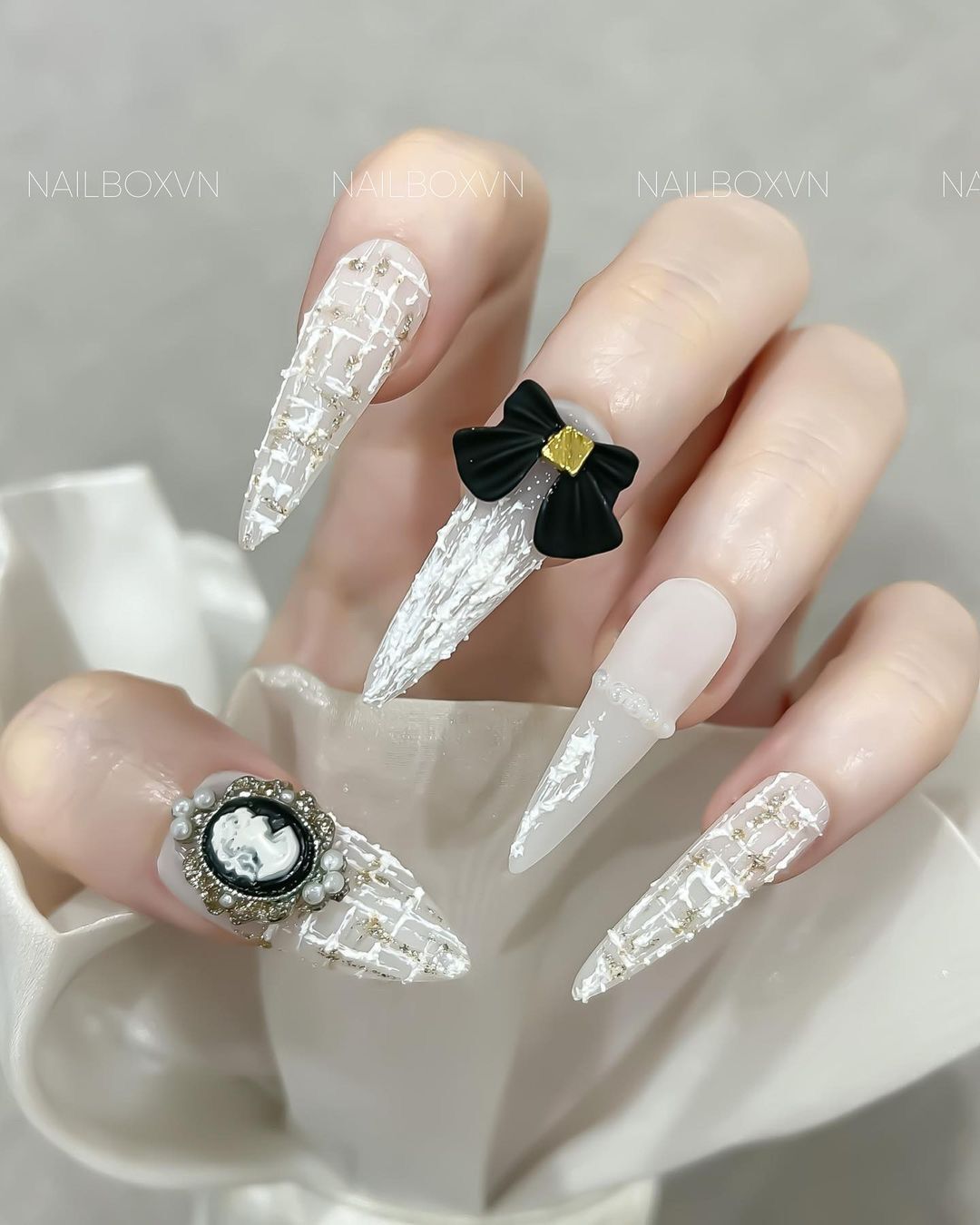 Nailbox giá rẻ kèm keo ,dũa
