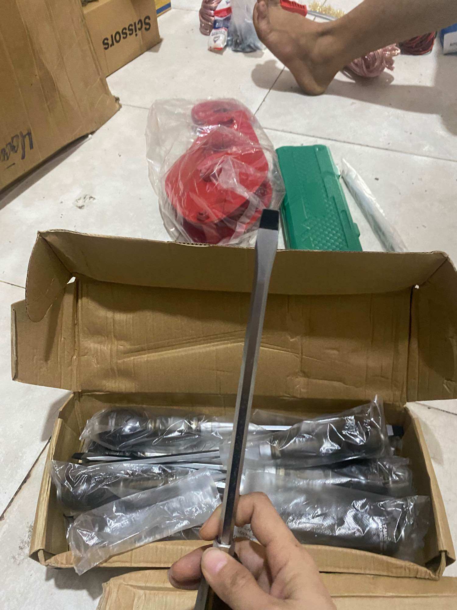 Tua vít đầu đóng dẹp và + tròn