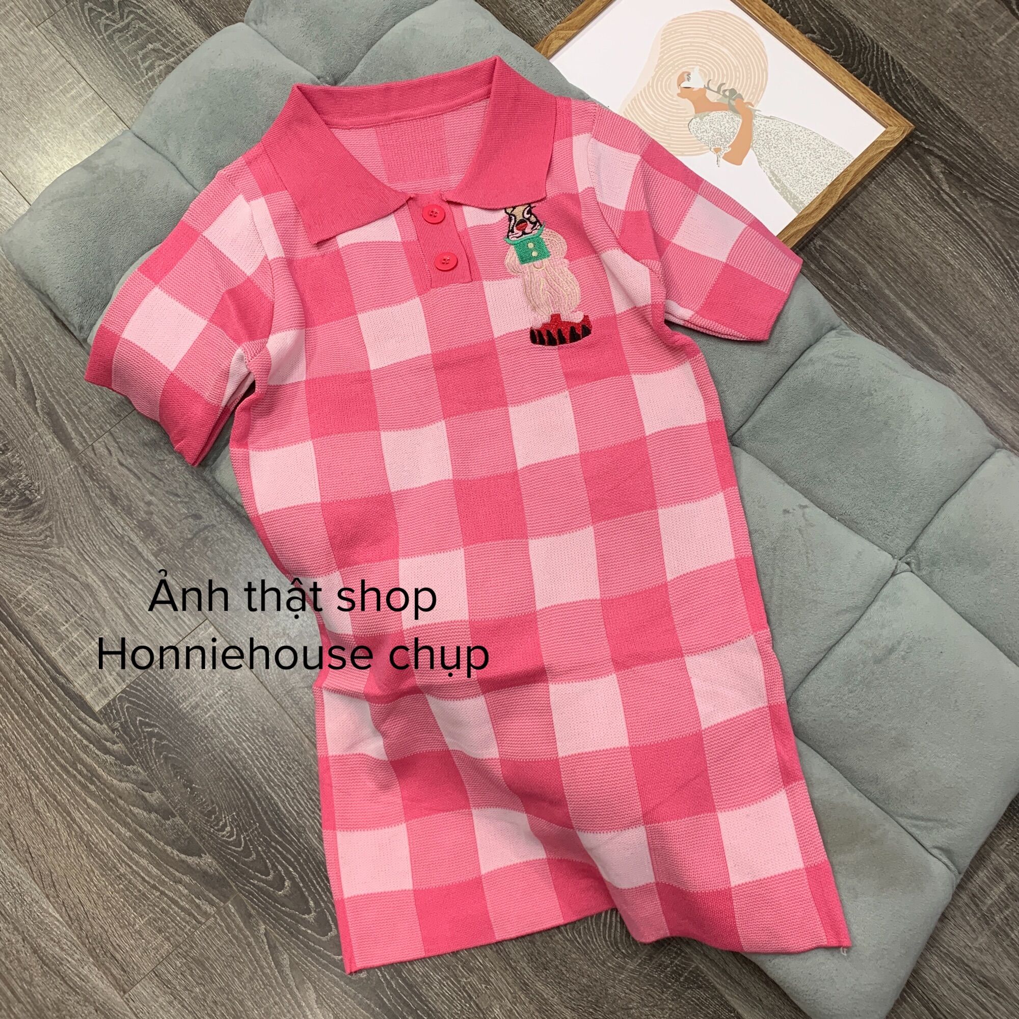 Váy len caro hồng thỏ cổ bẻ polo hàng Quảng Châu