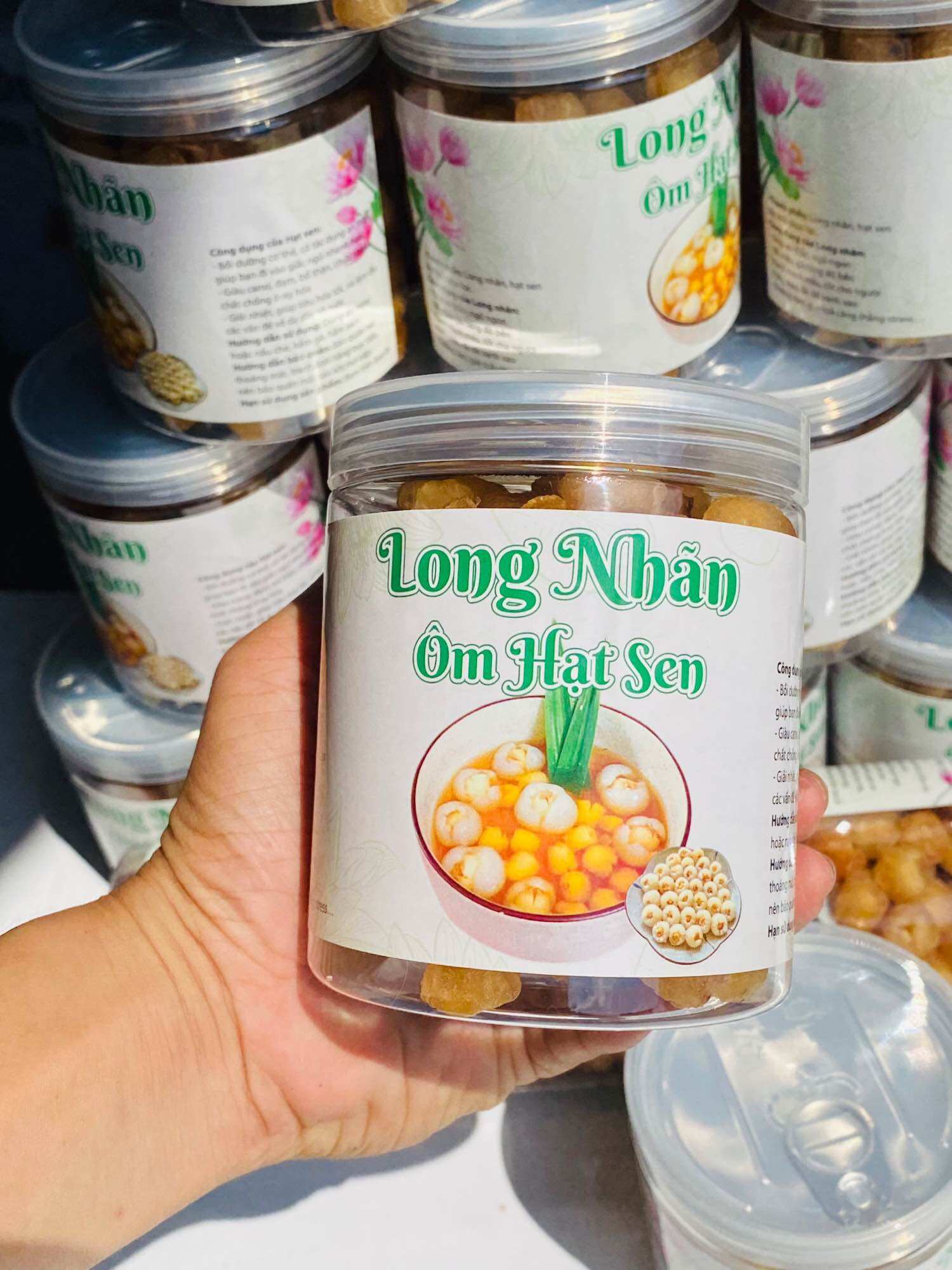 Long nhãn ôm sen hộp 250g