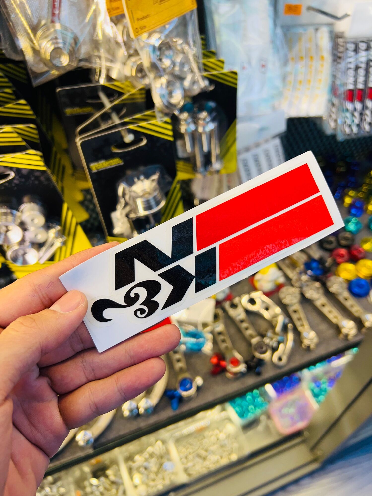 Tem sticker decal trong bốc ép cao cấp chống thấm nước