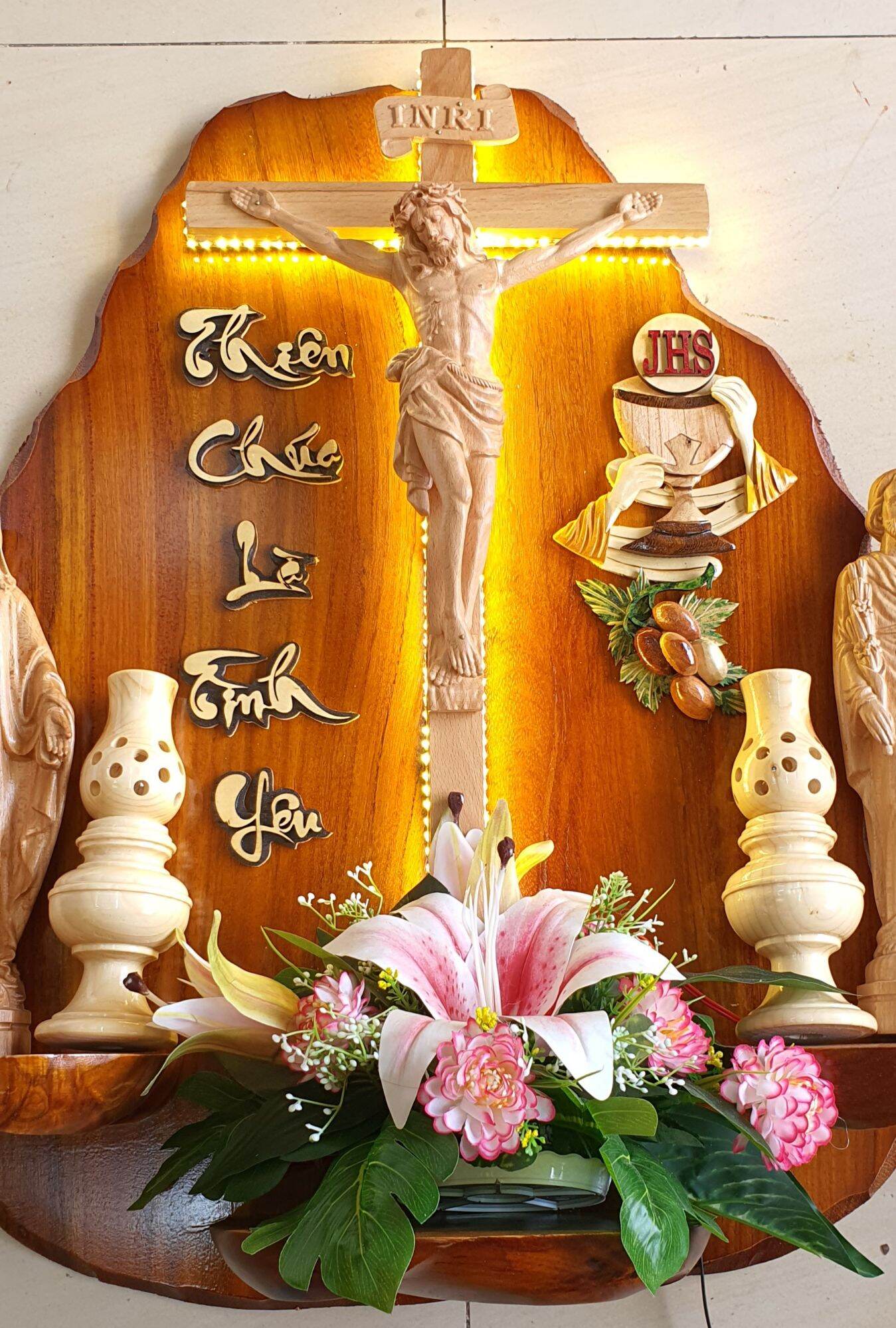 bàn thờ Thiên Chúa, bàn thờ công giáo, bàn thờ Chúa