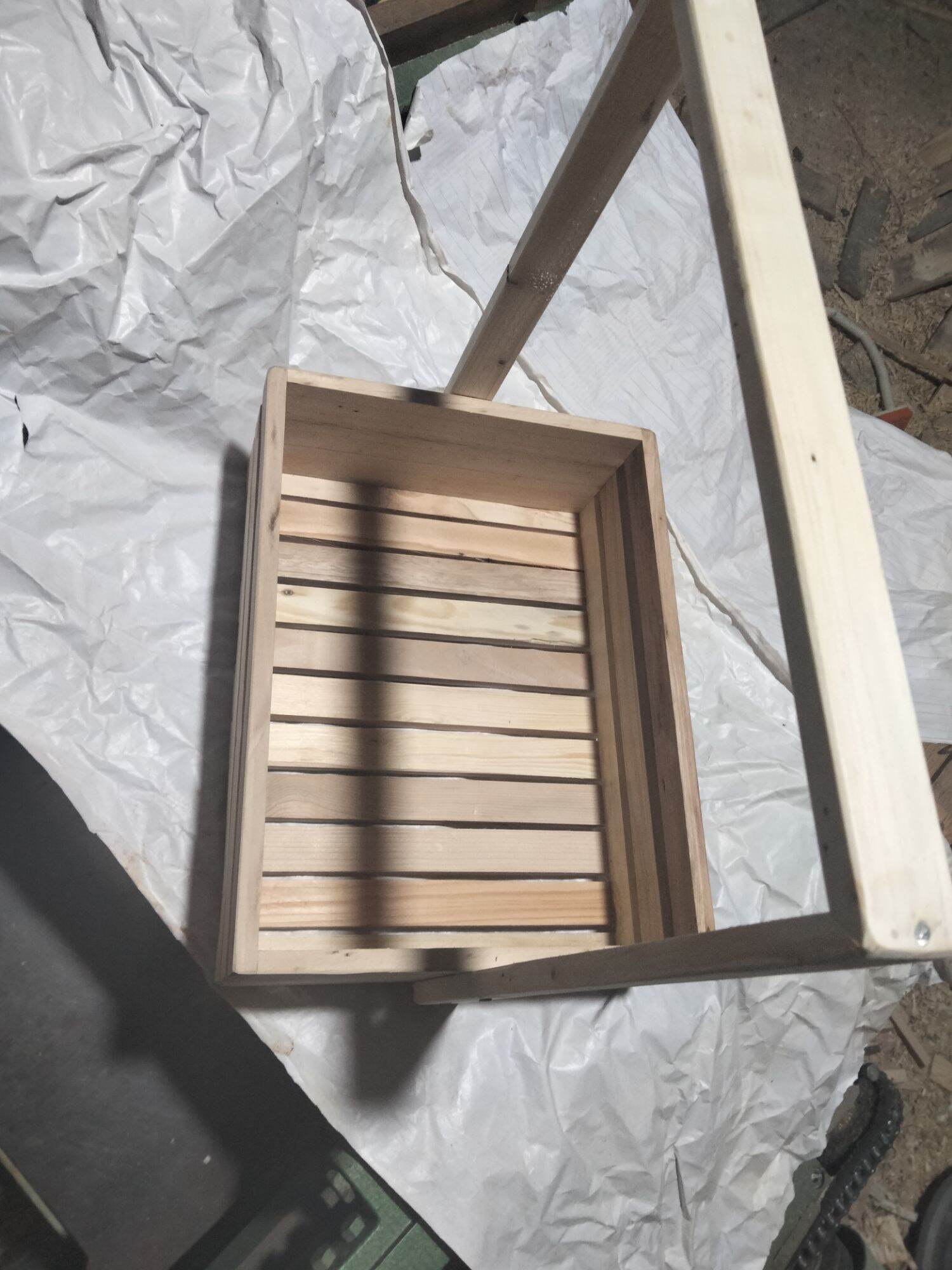 Khay gỗ đựng quà tặng, trái cây chữ nhật 32cm*24cm*10cm, có tay cầm.