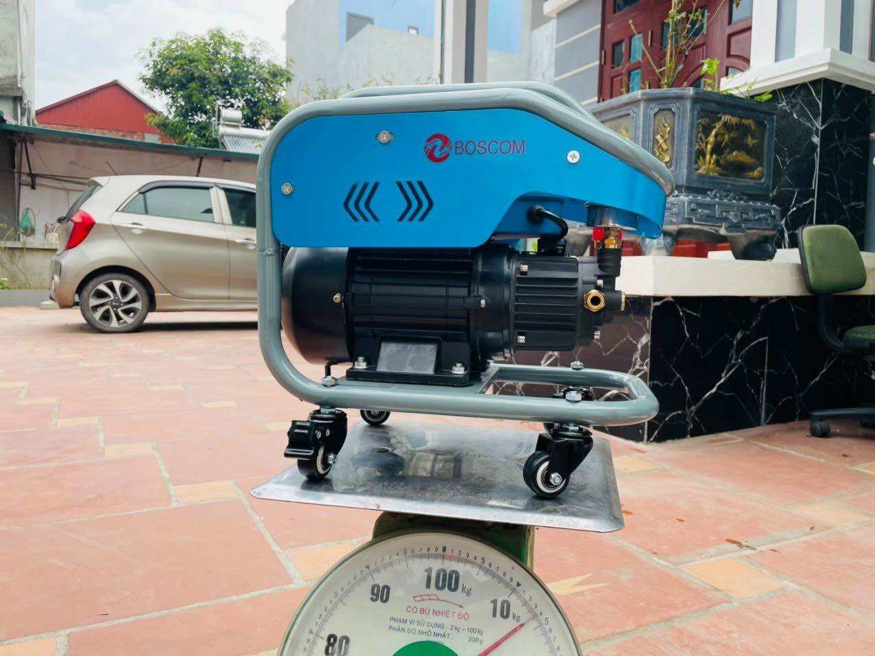 Máy rửa xe chỉnh áp boscom 3500w t988 - khung gầm bảo vệ kèm bánh xe di chuyển thuận tiện