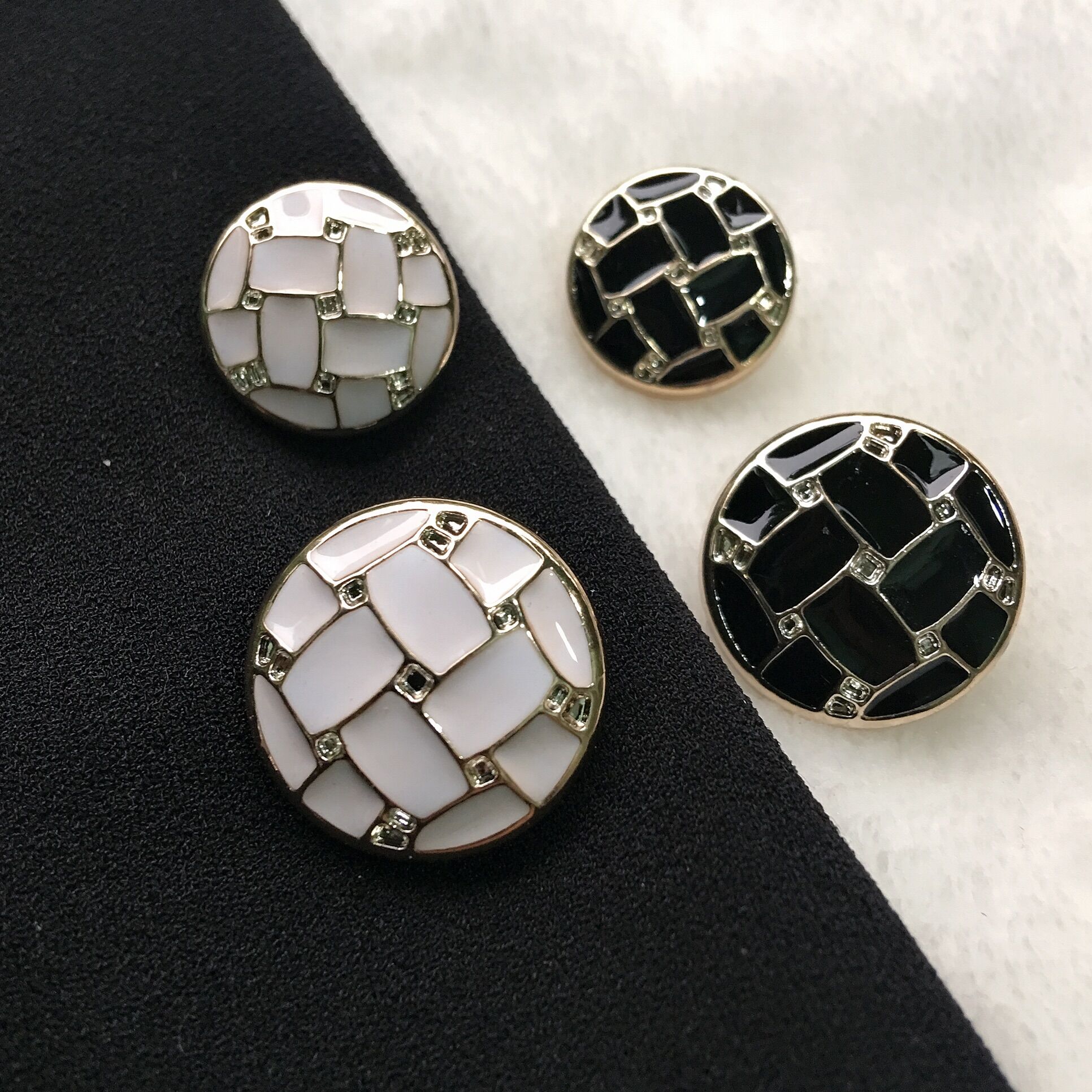 (N022) set 5 NÚT NHỰA 2 size 2 màu