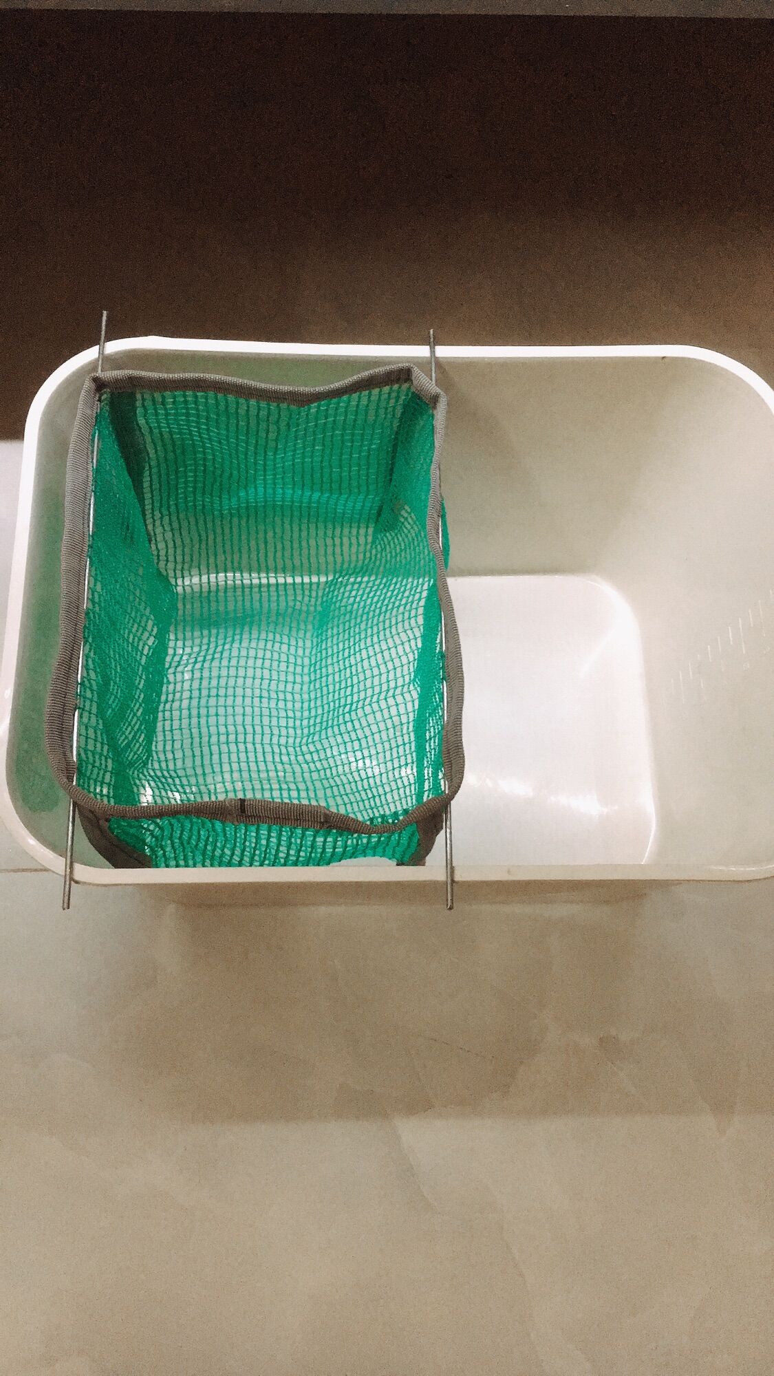 Lồng lưới đẻ cá Guppy cho khay 7l
