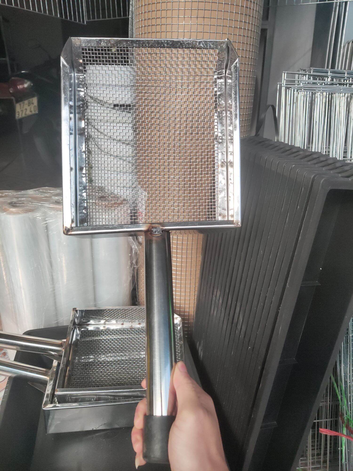 Sàng cát cho gà chọi bằng inox