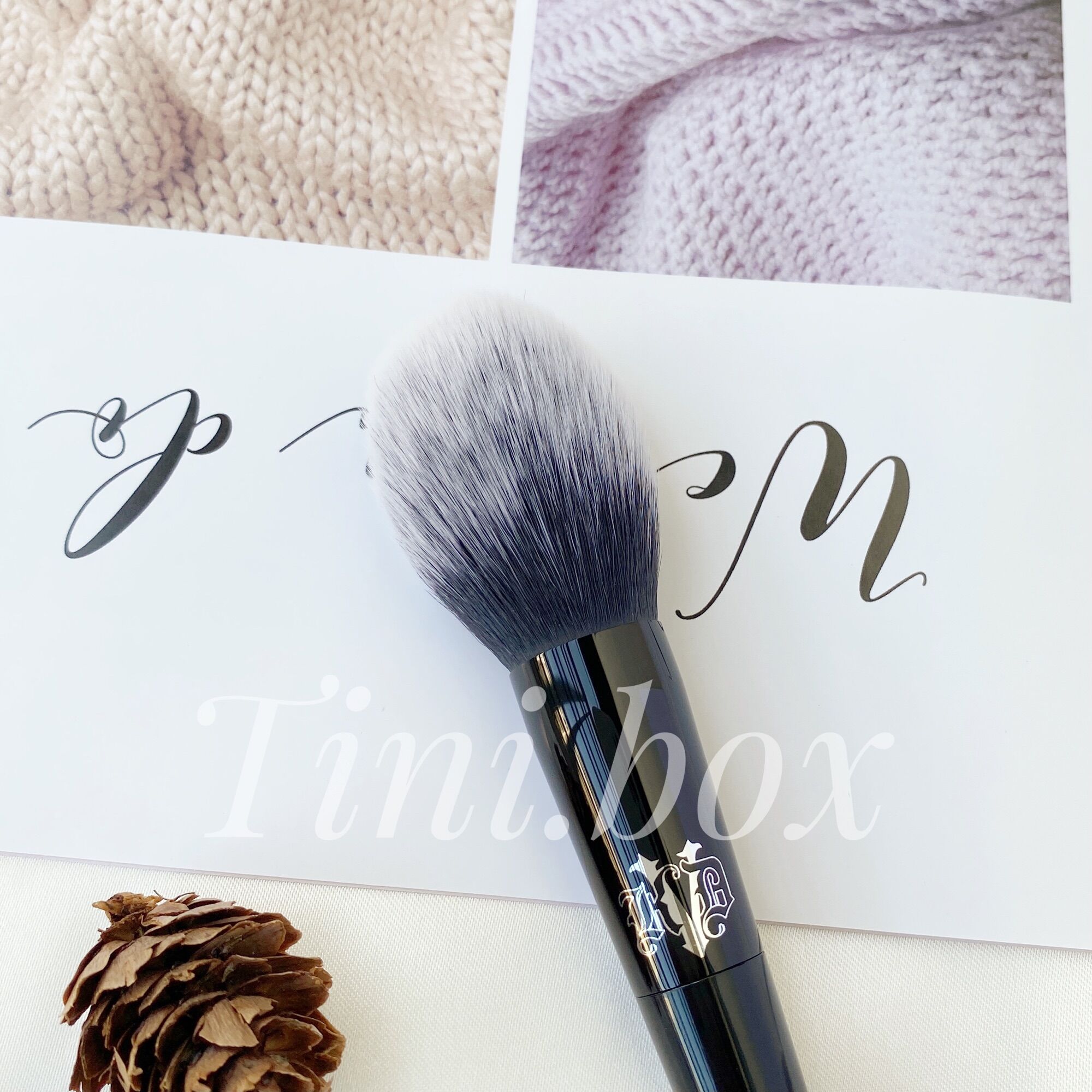 Cọ phủ phấn Kat Von D20