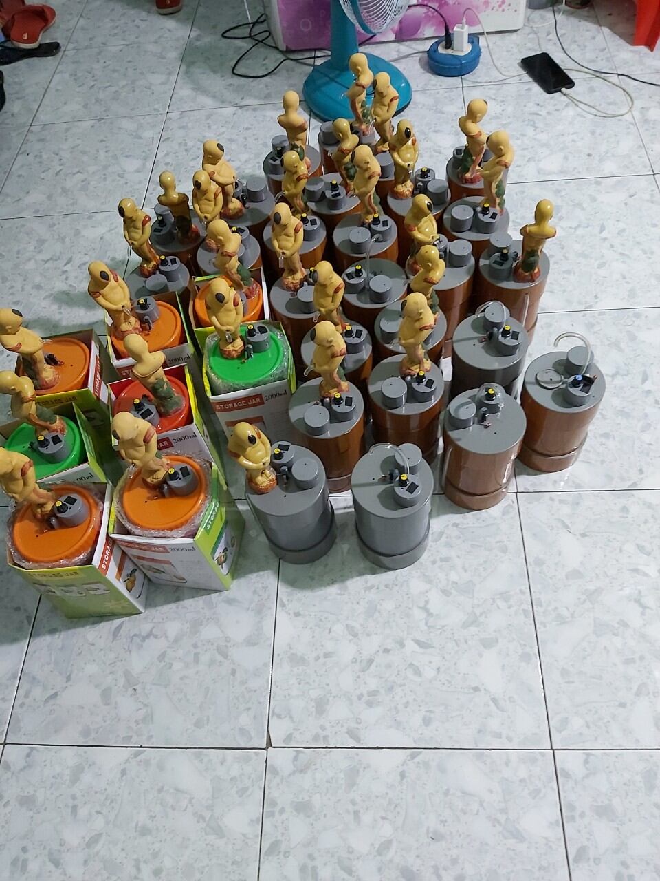 Bình rót ăn nhậuu chú tiểu