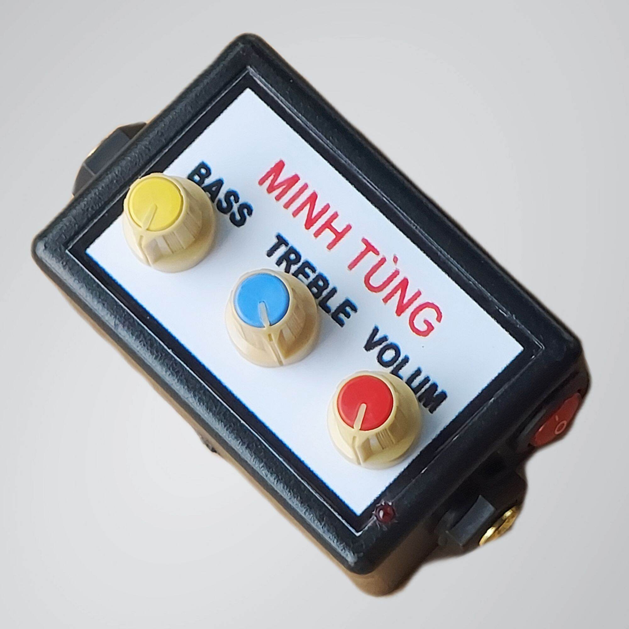 Tăng âm chuyên dùng để tăng ân thanh và tăng bass treb cho đàn guita điện và hạ uy Di ,cò thể dùng tăng âm các loại đàn khác( như đàn sến, kìm, cò,