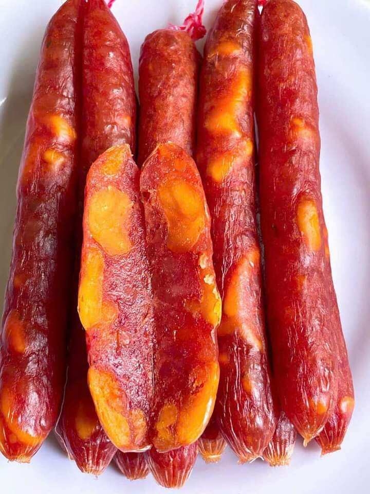 Lạp xưởng trứng muối