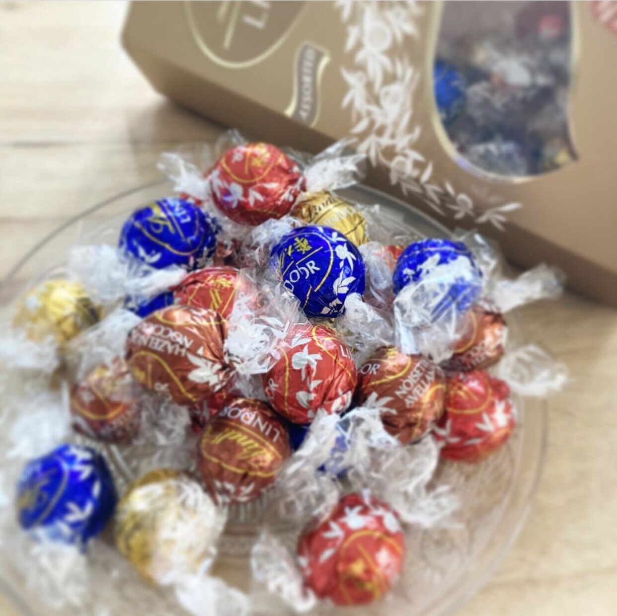 Socola Lindt Lindor Cornet Milk/Assorted Hộp 200g