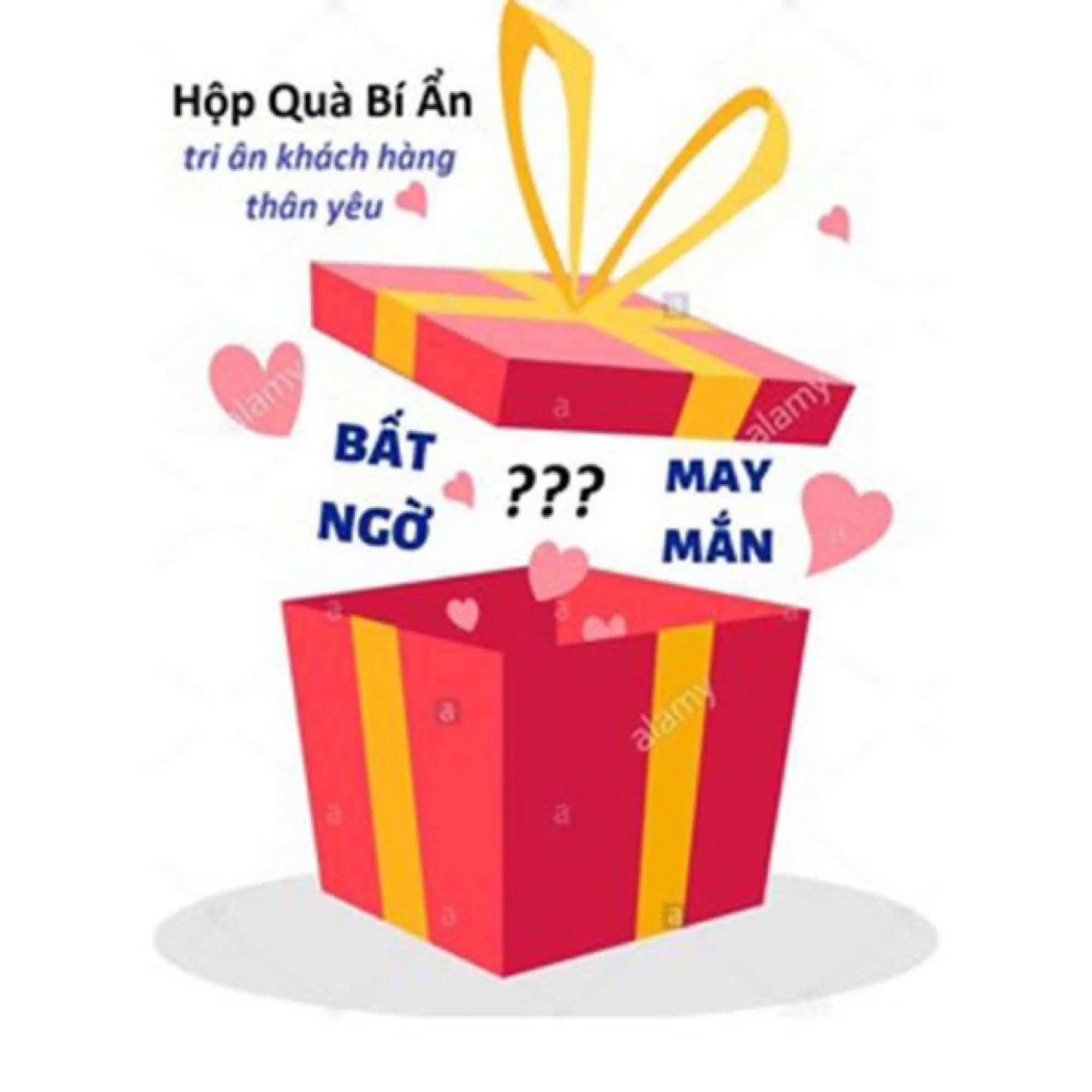 Hộp quà bí ẩn tặng khách hàng thân yêu | Bất ngờ may mắn | Hình ảnh hộp quà màu đỏ với nơ vàng trái tim nhỏ xinh xắn.