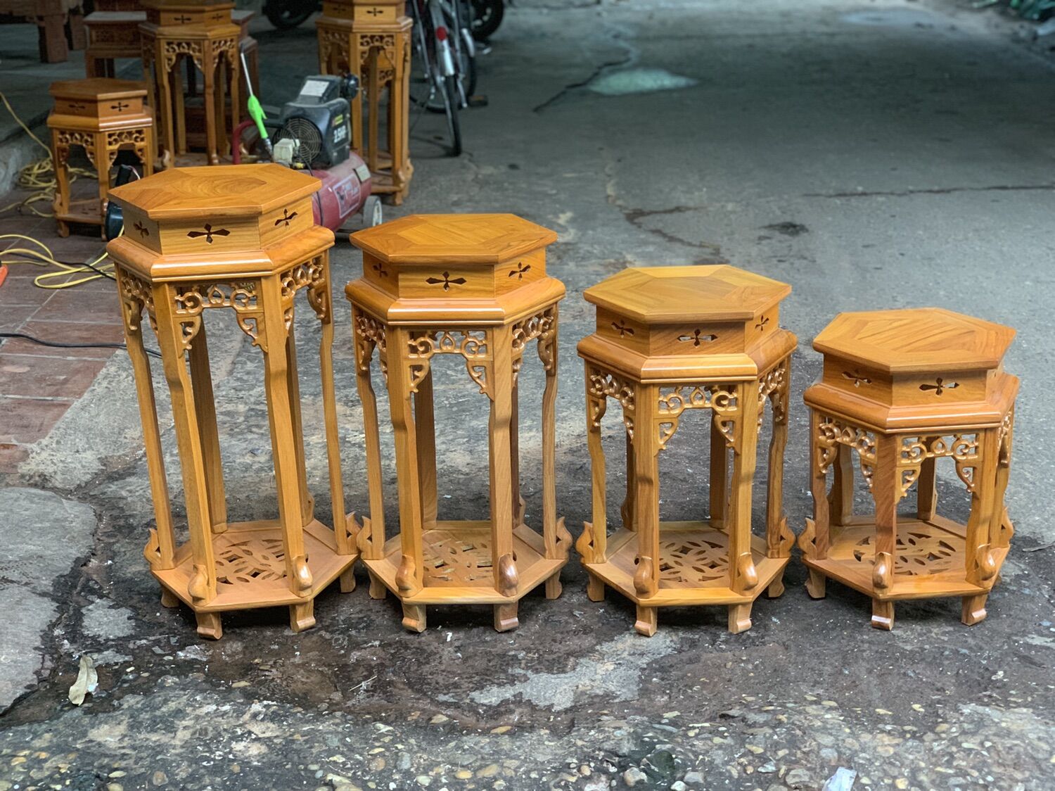 đôn lục lăng gỗ gõ măt 32