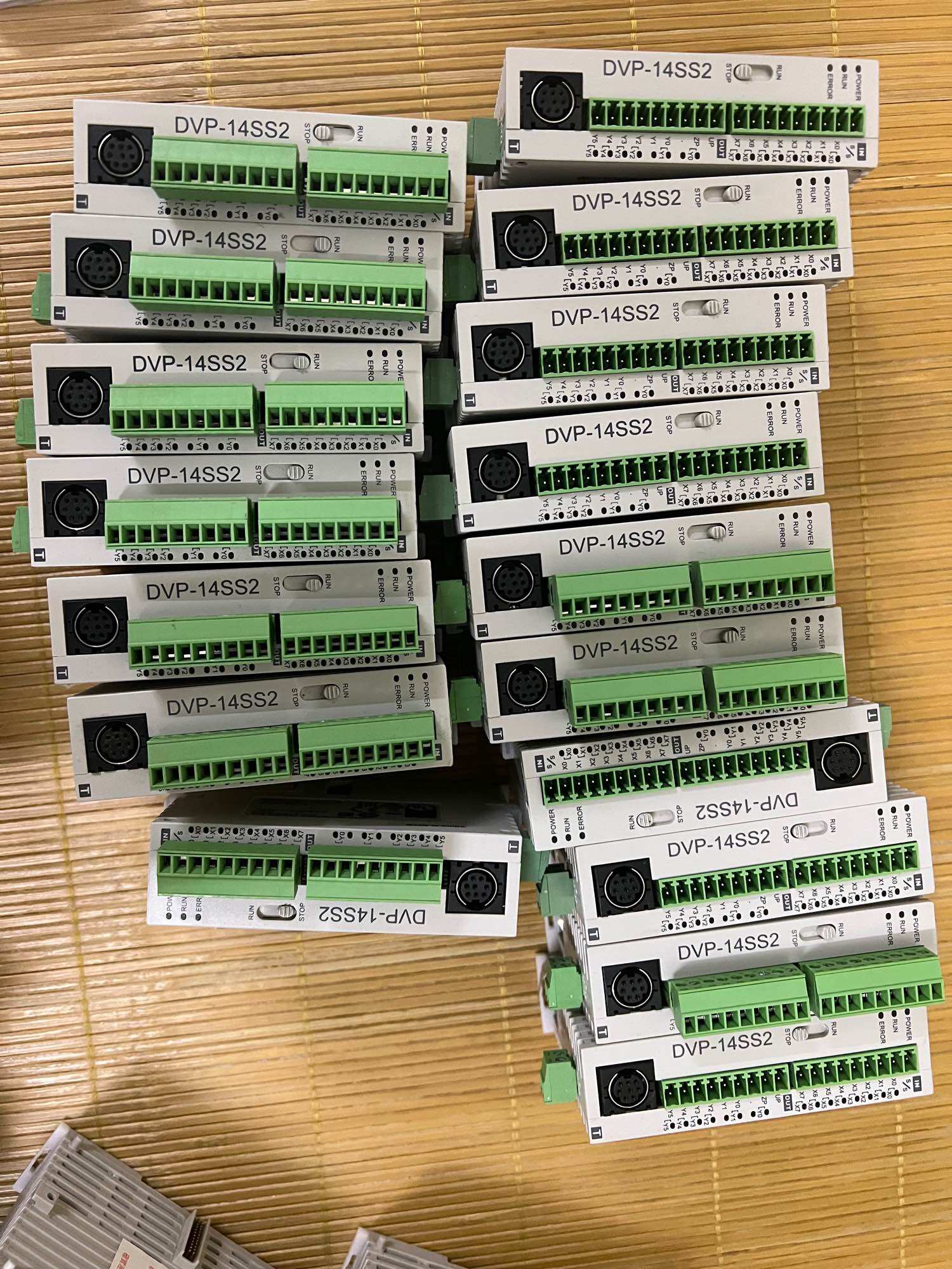Điện công nghiệp plc delta dvp14ss211t