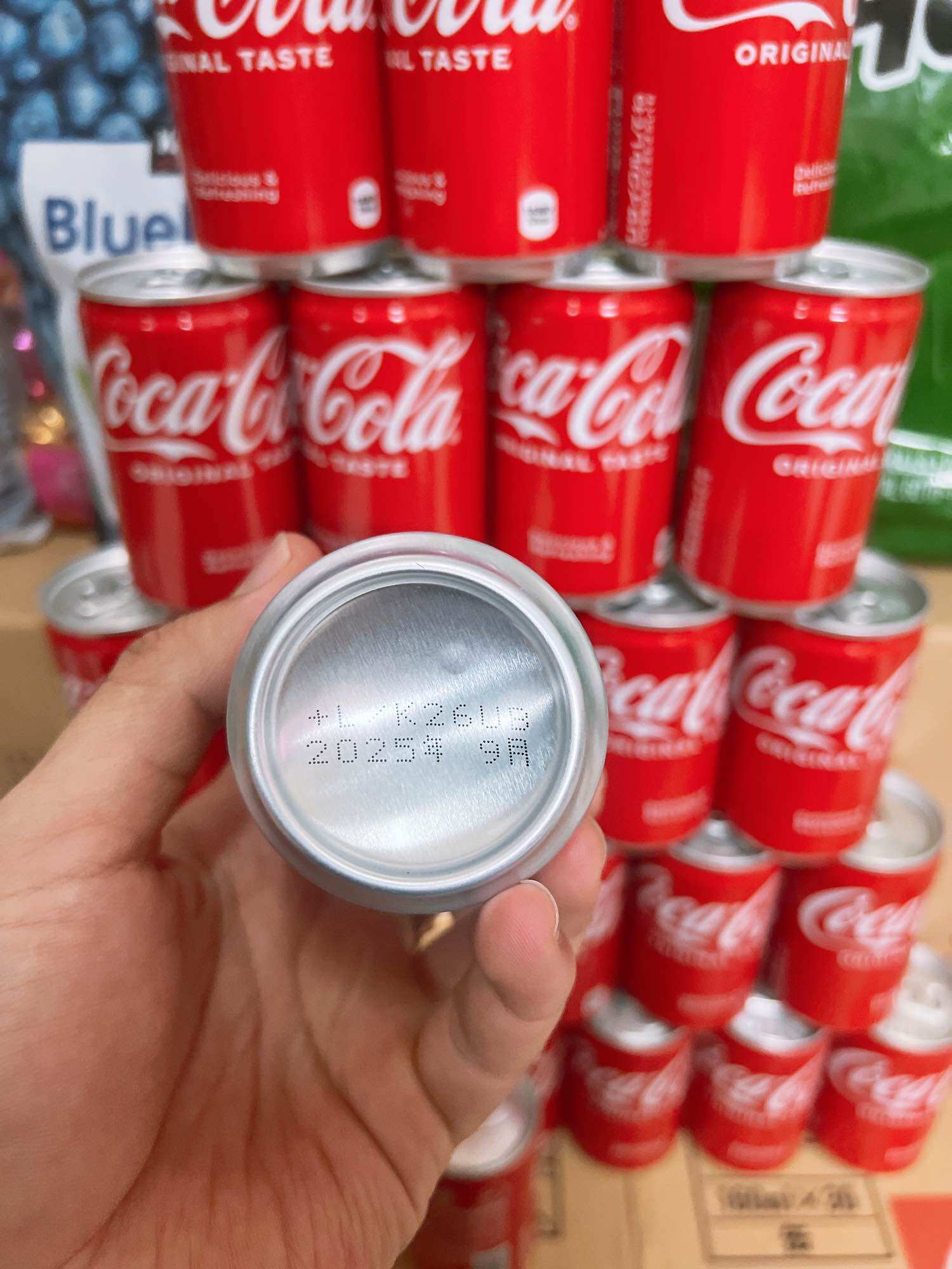 Thùng 30 lon Coca Cola 160ml Nhật Bản.