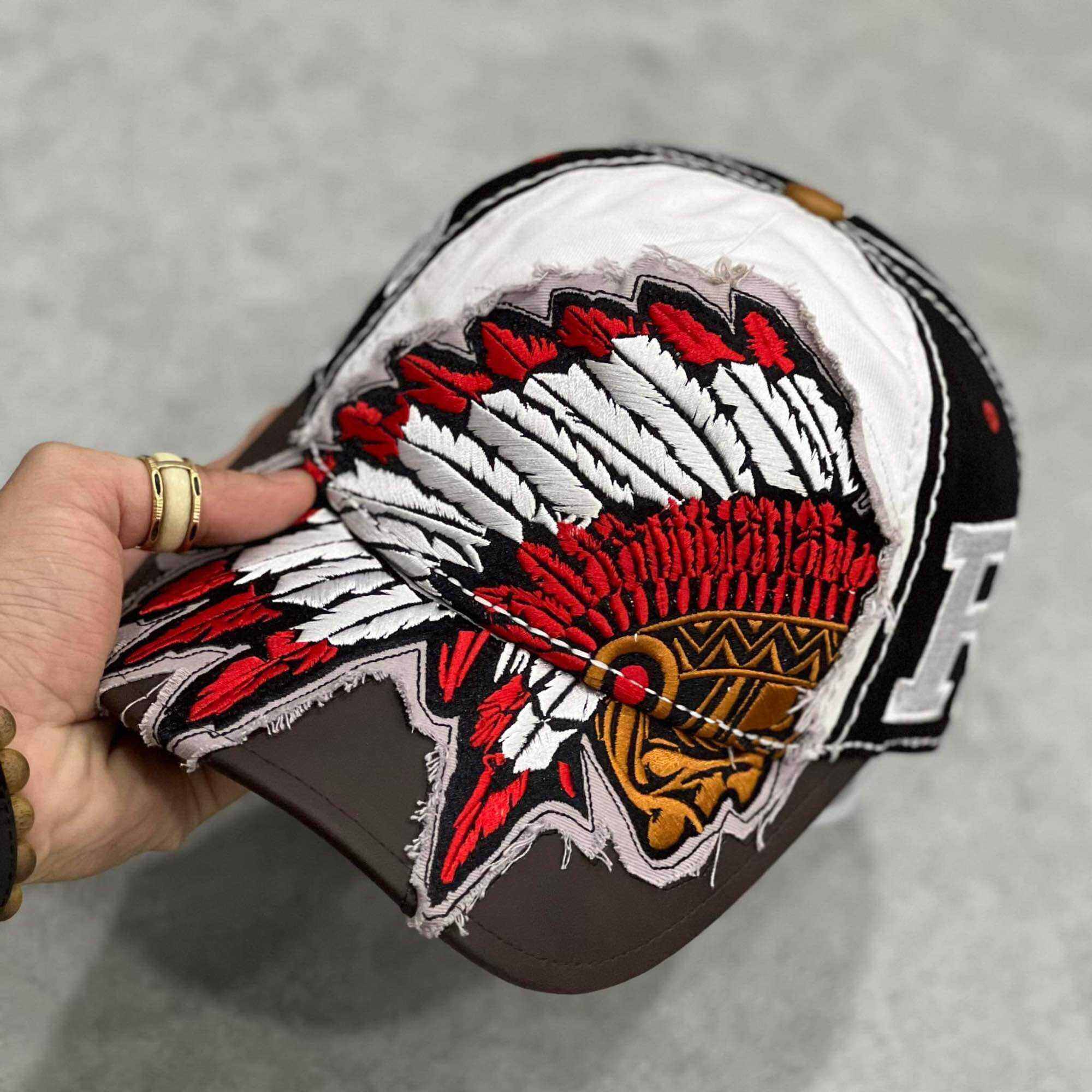 Nón kết/mũ lưỡi trai truereligion thêu hình thổ dân nón ông địa four