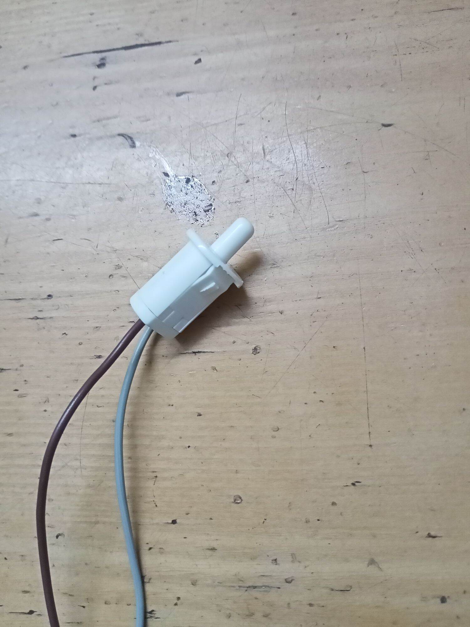 Công tắc cửa tủ lạnh