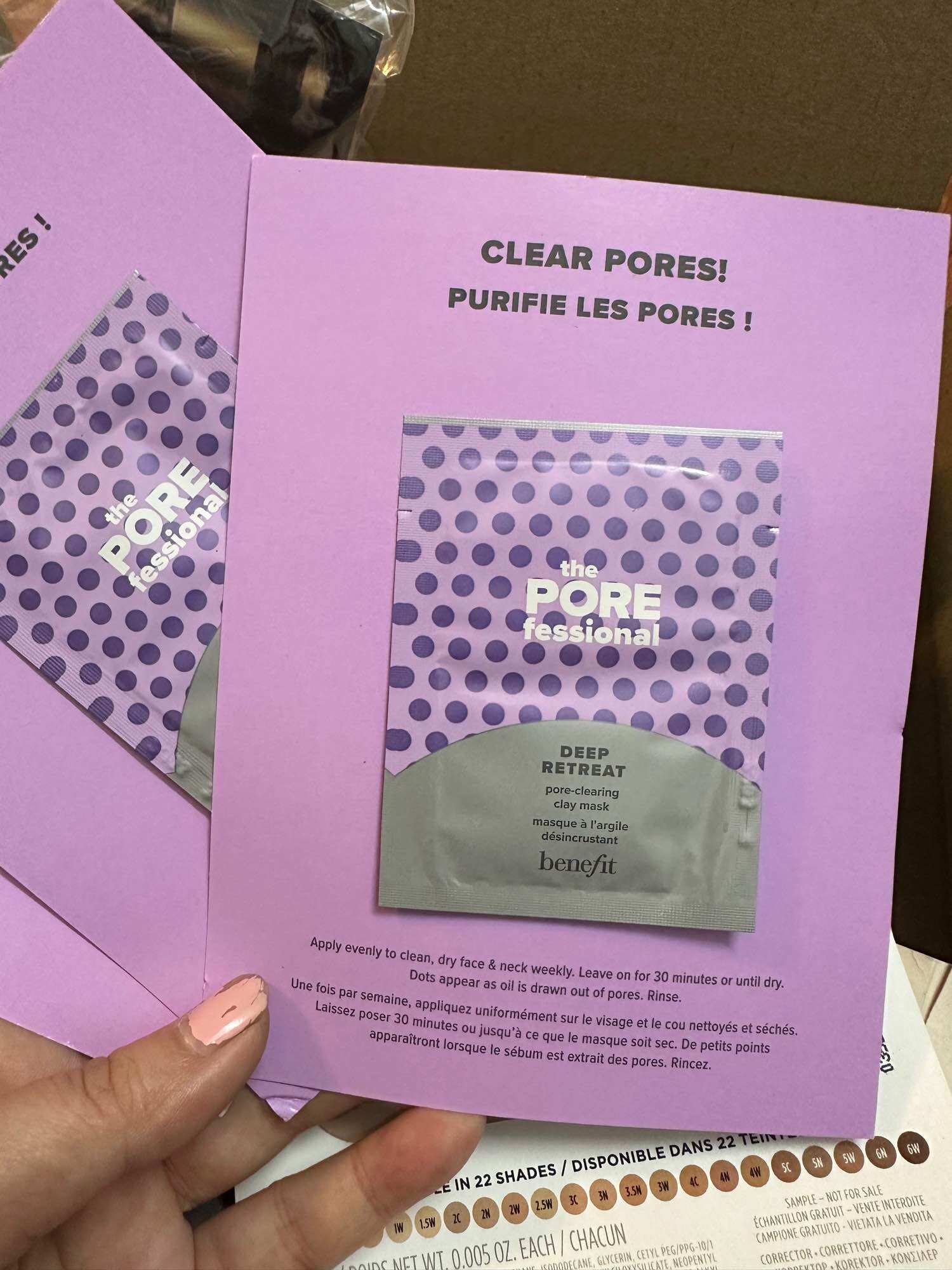 mặt nạ đất sét tím benefit siêu thu nhỏ lỗ chân lông sample 3 ml clay mask