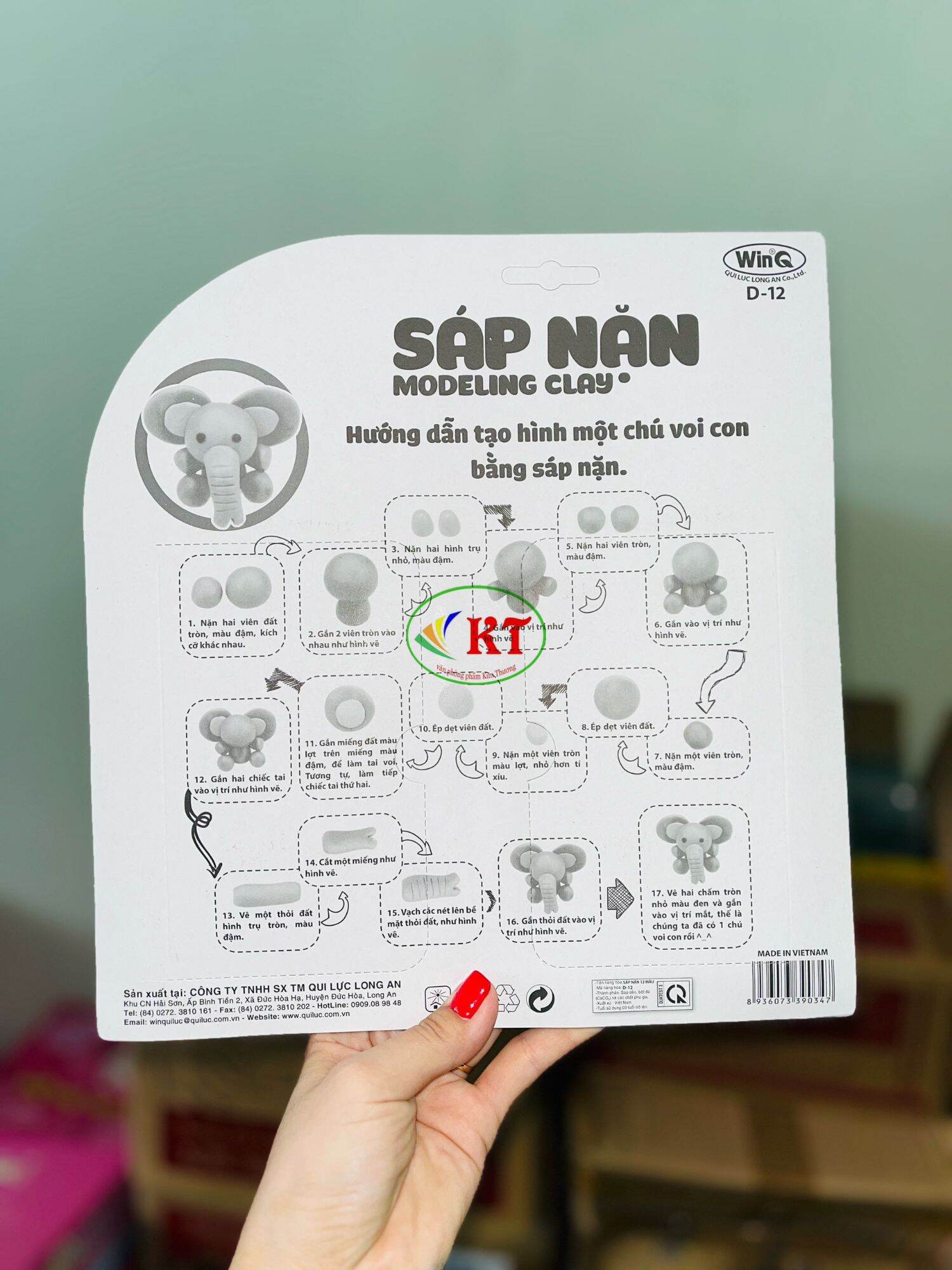 Đất nặn WinQ 12 màu kèm khuôn + cây lăn (mã: D-12)
