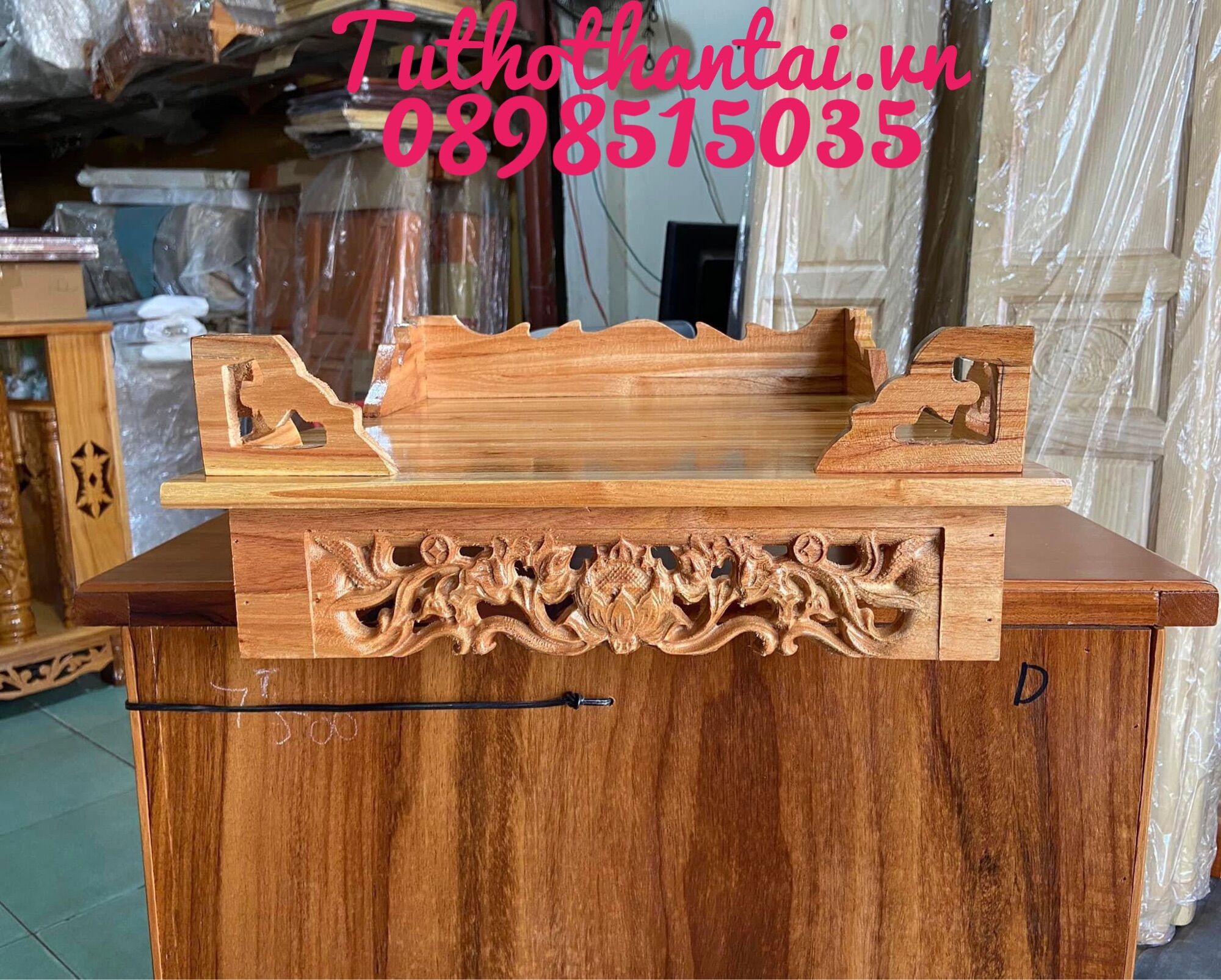 Bàn thờ treo tường Hoa Sen ngang 40cm kèm ke gỗ