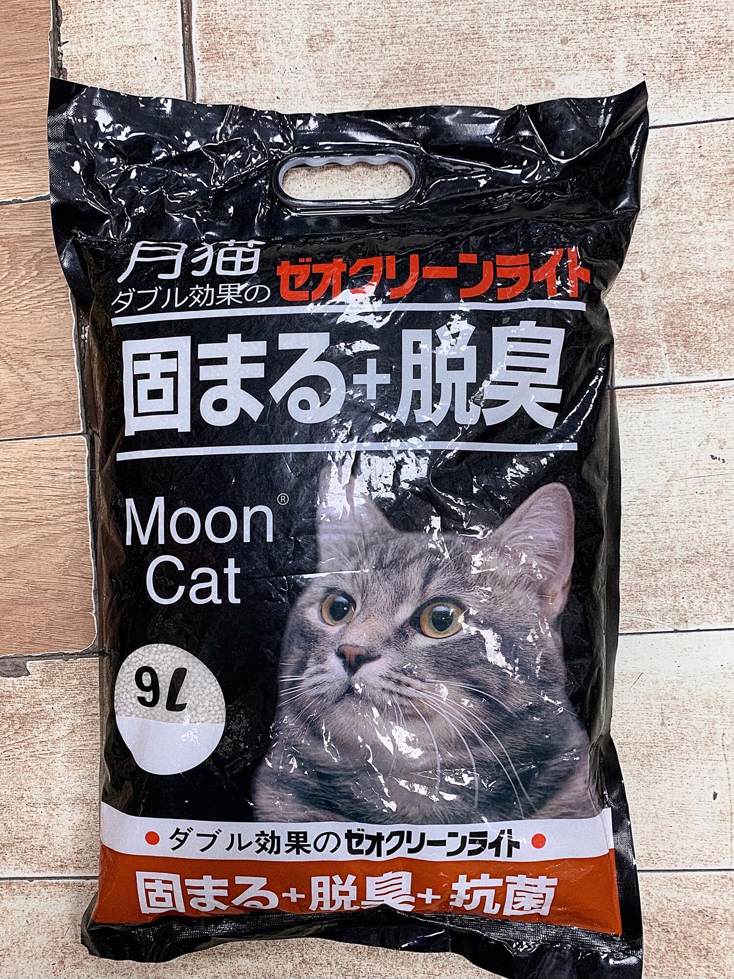 Cát vệ sinh cát Nhật đen cho mèo