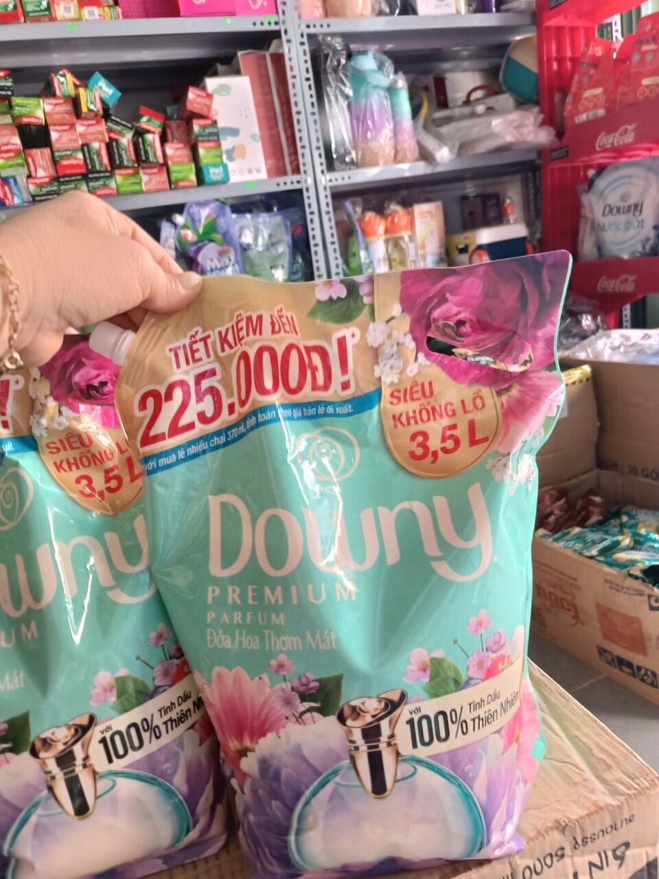 NƯỚC XẢ VẢI DOWNY 3 LÍT ĐÓA HOA THƠM MÁT