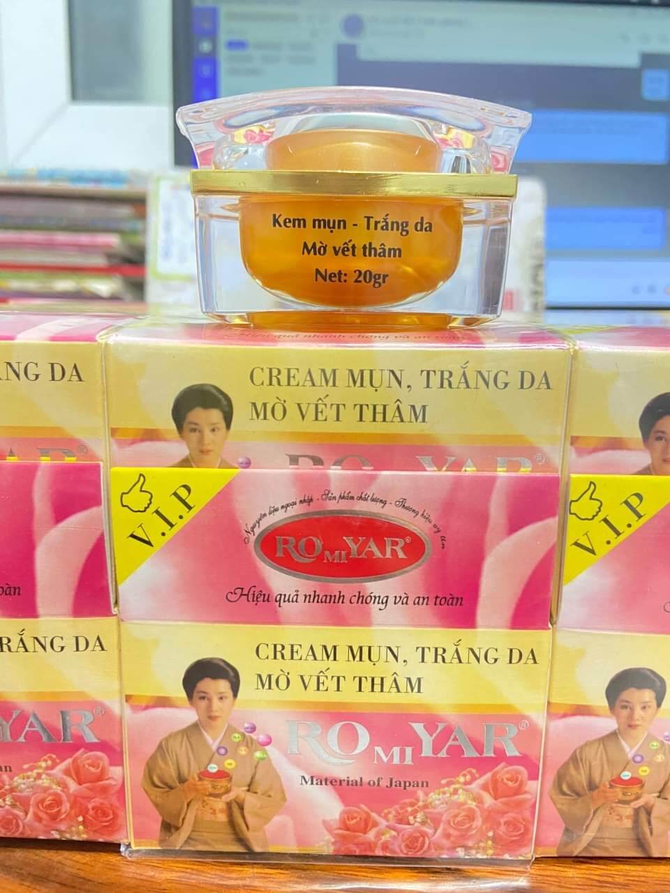 Kem Romiyar mụn trắng da mờ vết thâm