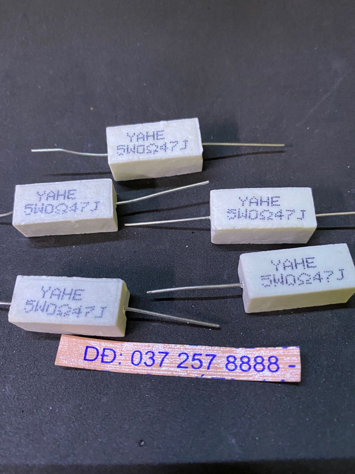 Trở sứ công suất 5 w-0.47 ohm