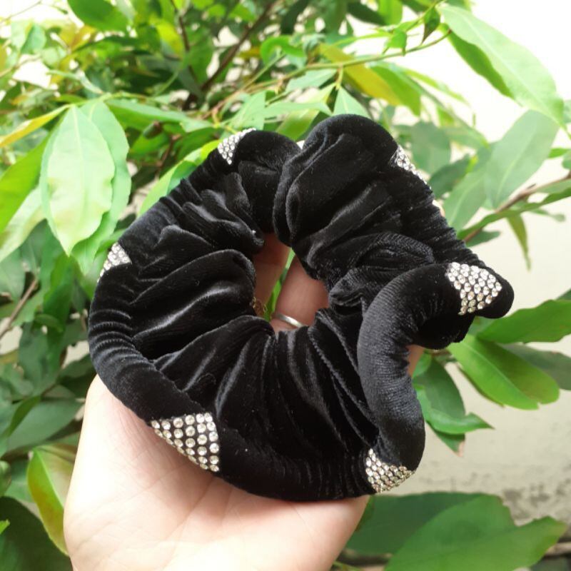 Dây cột tóc vải nhung đính hạt trung niên