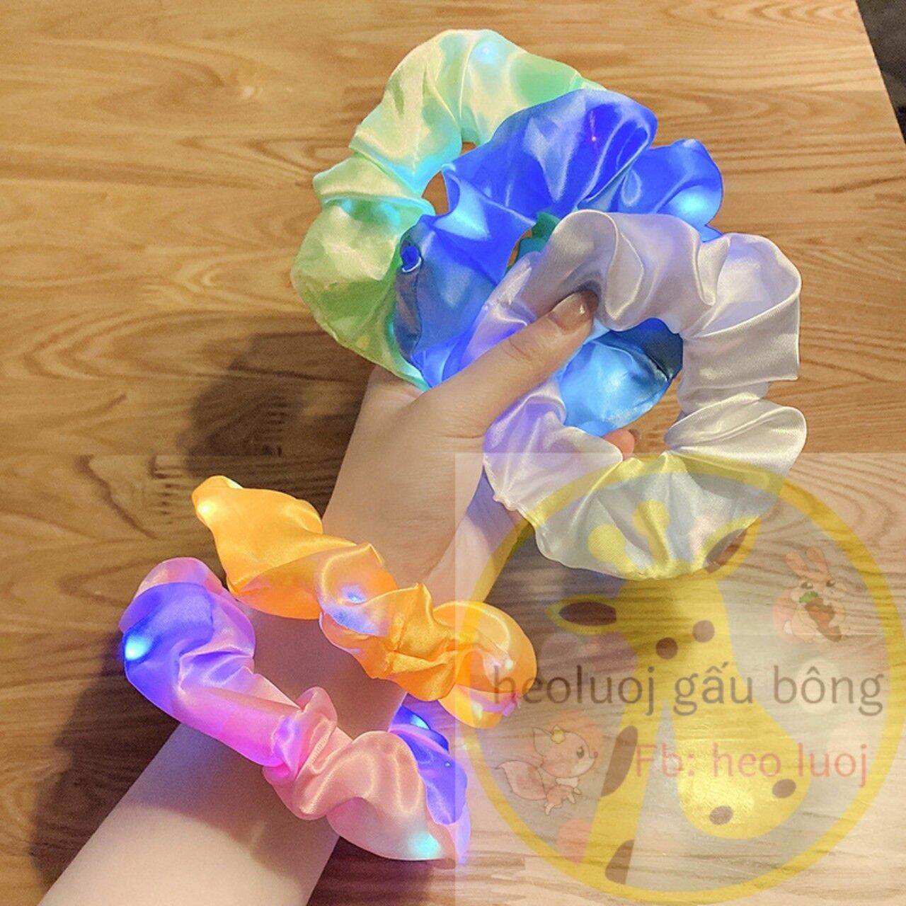 cột tóc crunchies có đèn phát sáng