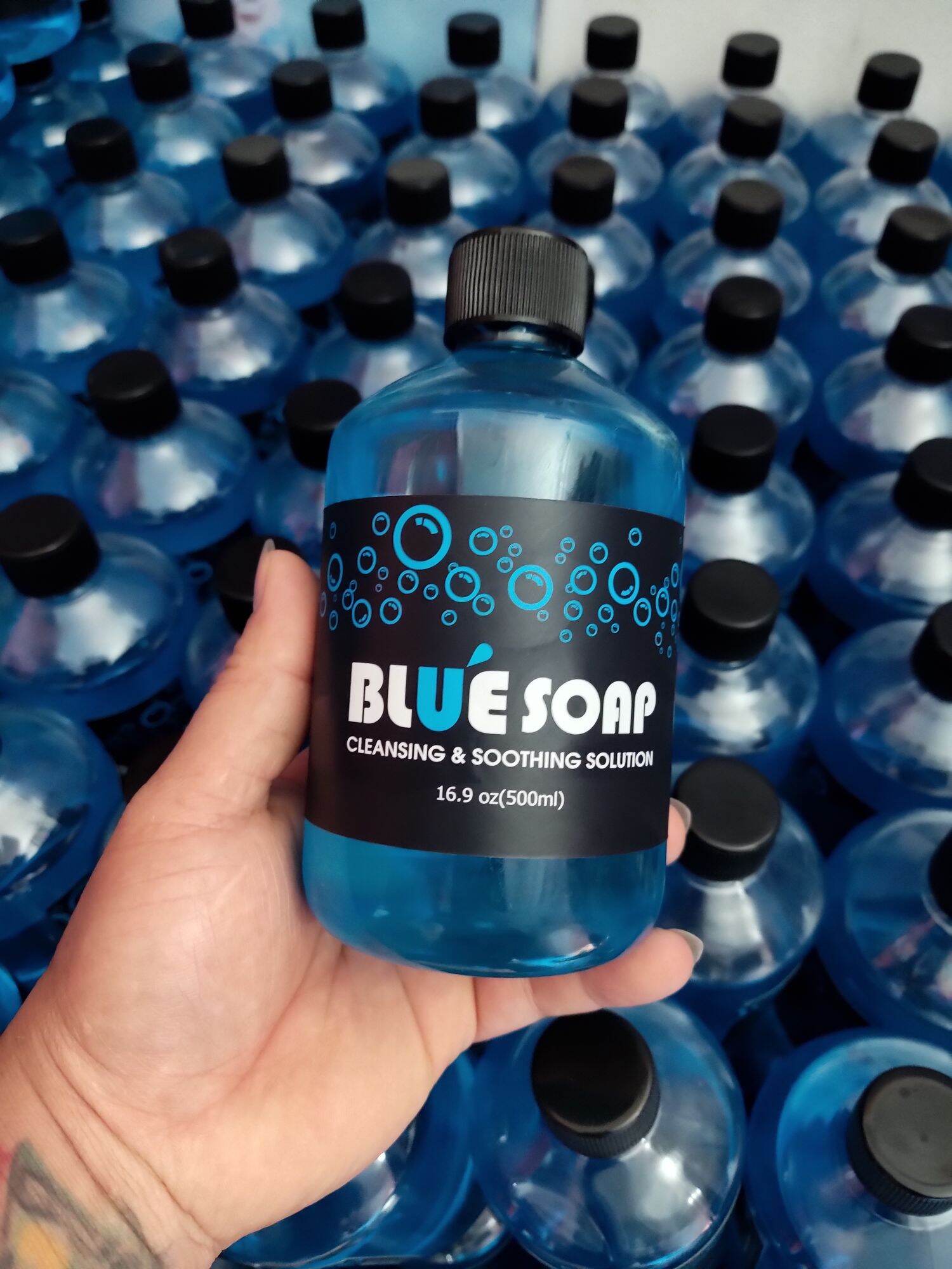 blue soap vệ sinh xăm hình chai 500ml to