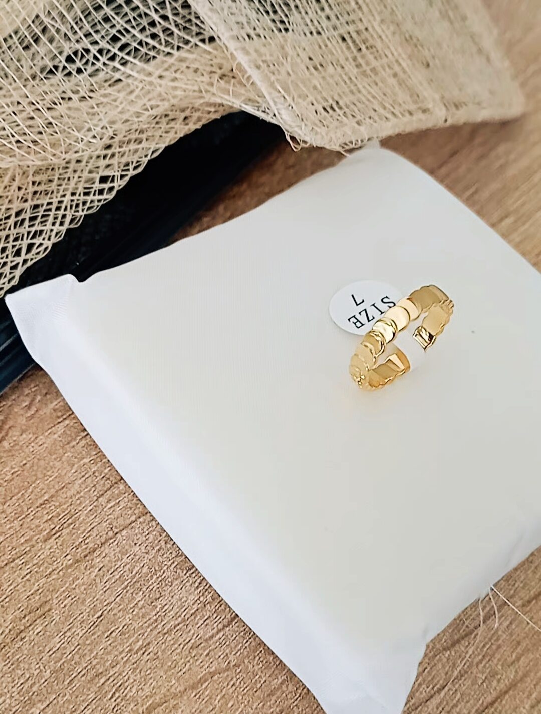 Nhẫn titan mạ vàng tươi vảy cá