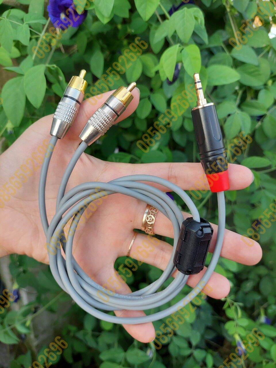 Dây tín hiệu 1 đầu jack 3.5mm ra 2 jack bông sen av, dài 1m