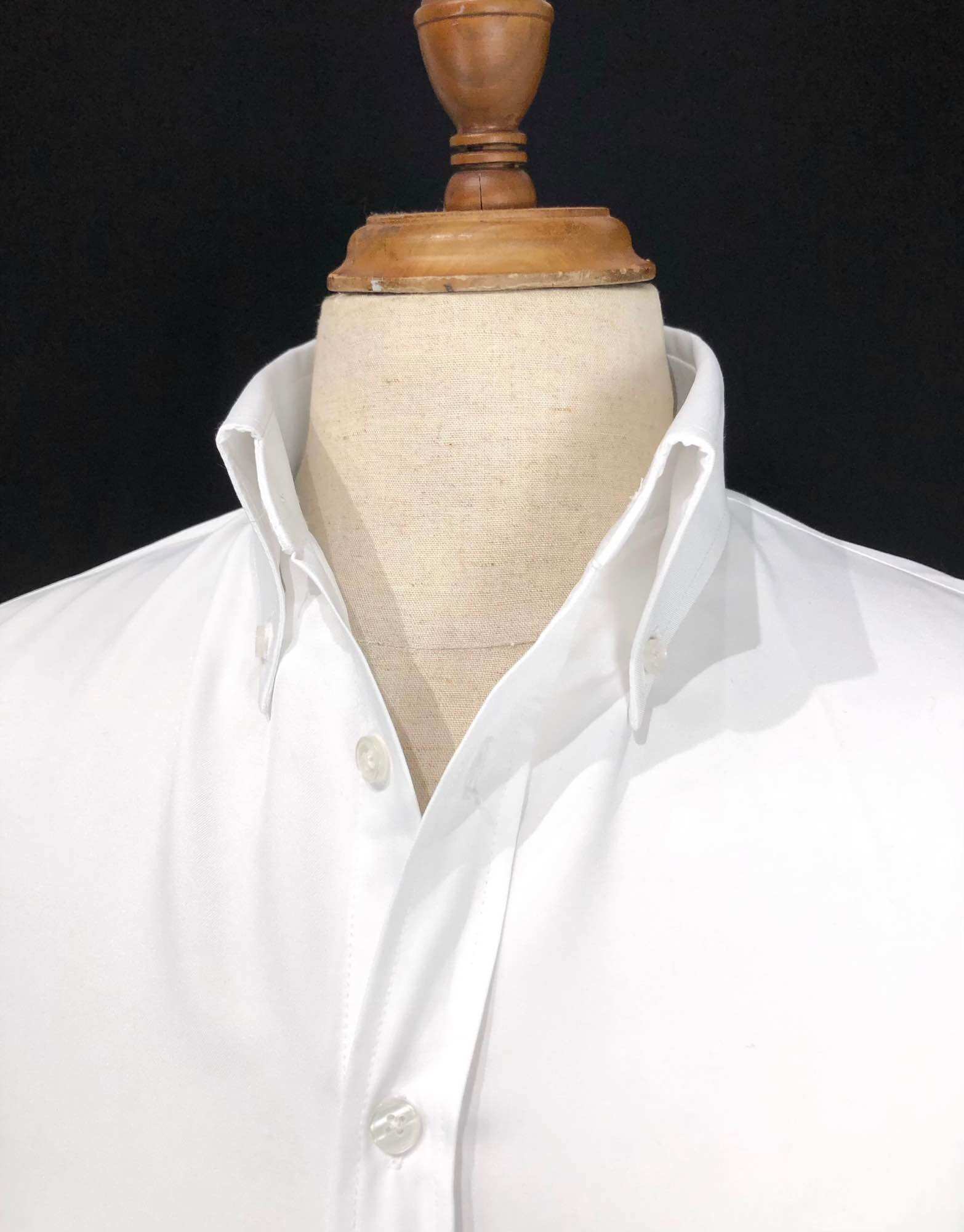 Sơ mi trắng cho nam cổ button-down form regular cổ cứng mặc vest