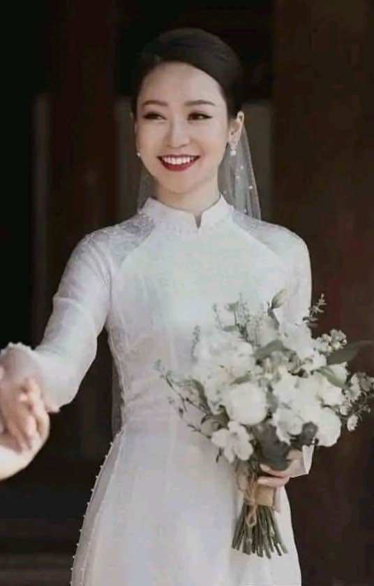 Áo dài gấm đỏ kết ngọc sang trọng, áo dài cách tân , áo dài tiệc cưới, phù dâu Áo dài Đông anh