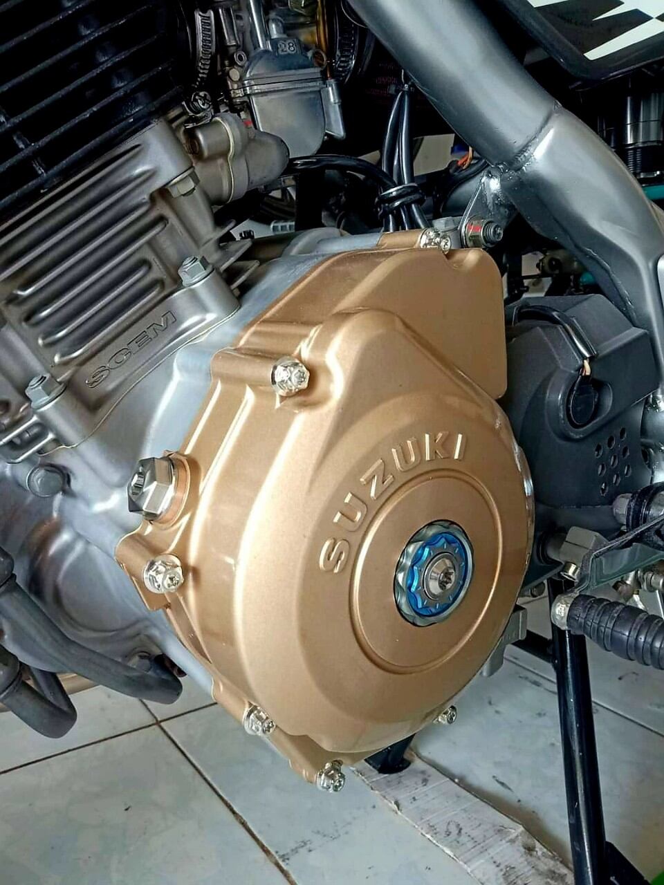 Ốc lốc máy raider xăng cơ 23 con
