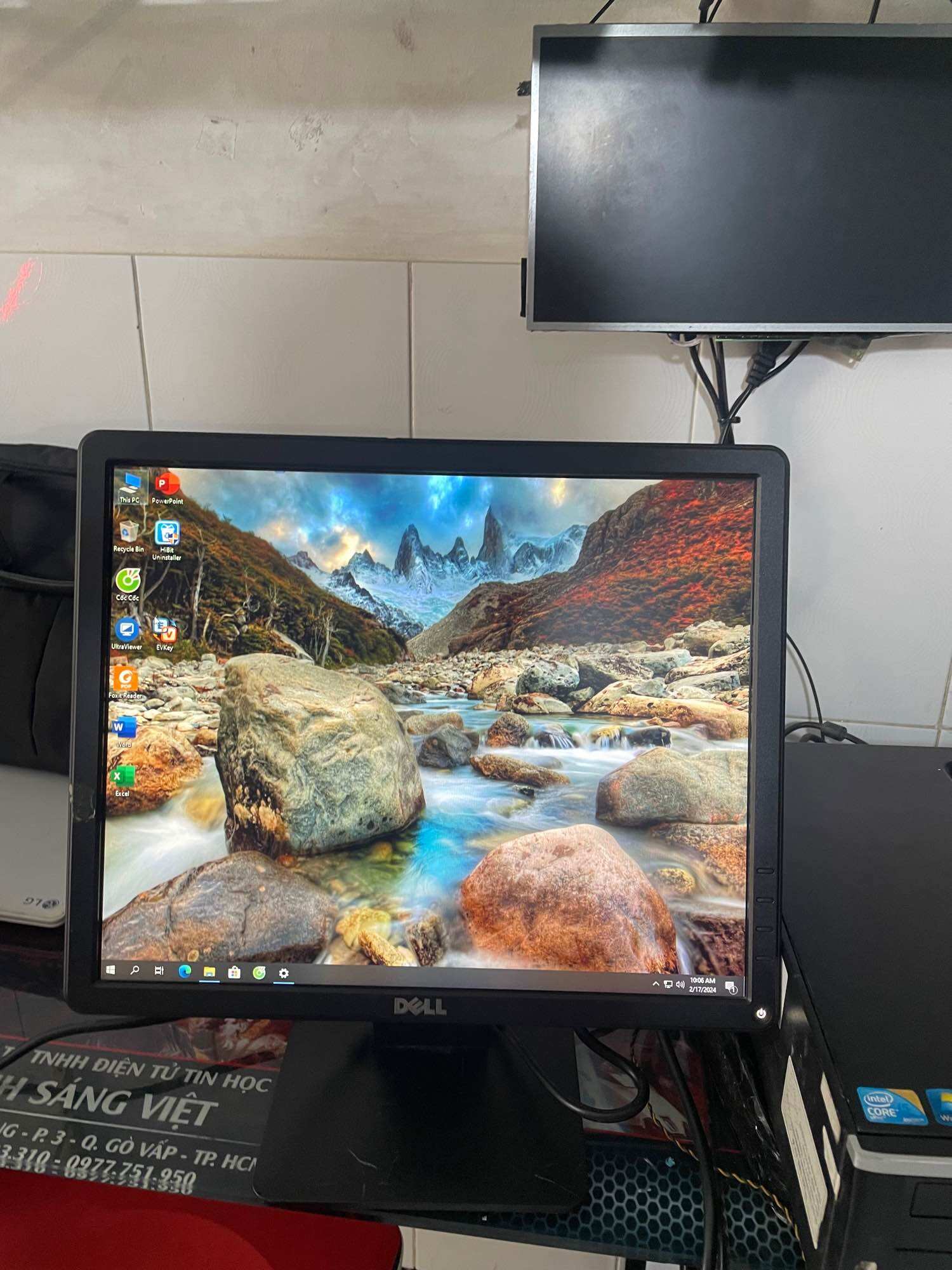 Màn hình Dell 1715s vuông hàng đẹp led mong kết nối vga-DíplayPort giá 700k bảo hành chu đáo 6thang Giá  700,000 Đồng*Miễn phí vận chuyển