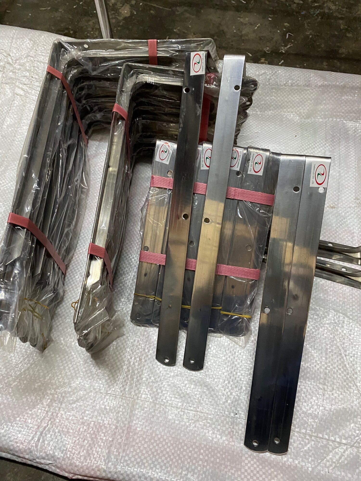 Cặp ke giá đỡ siêu tiện bằng Inox (ke chống giữa)