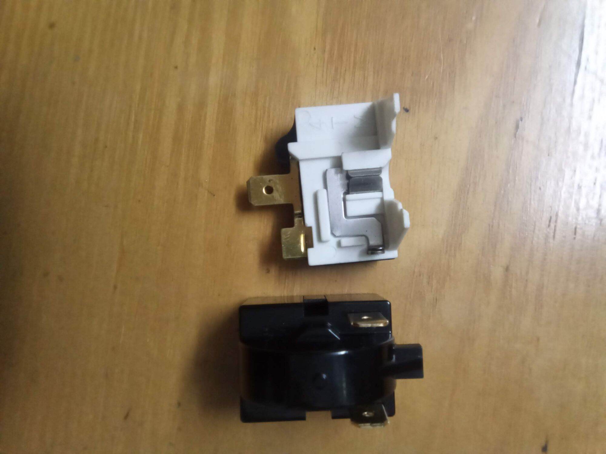 Rơ le khởi động và téc míc tủ lạnh