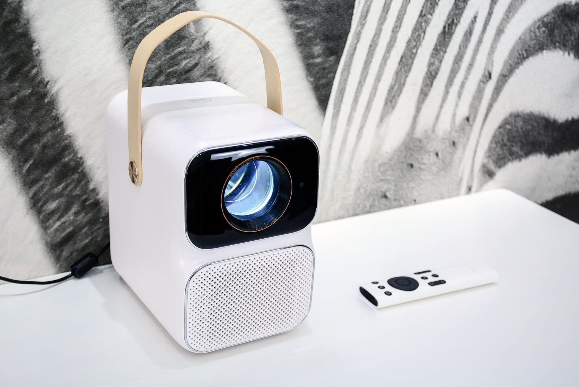 [Bản quốc tế, tặng chân máy chiếu] Máy chiếu thông minh Wanbo T6 Max bản Quốc tế (Full HD 1080P, 650 ANSI Lumens, tích hợp Android)